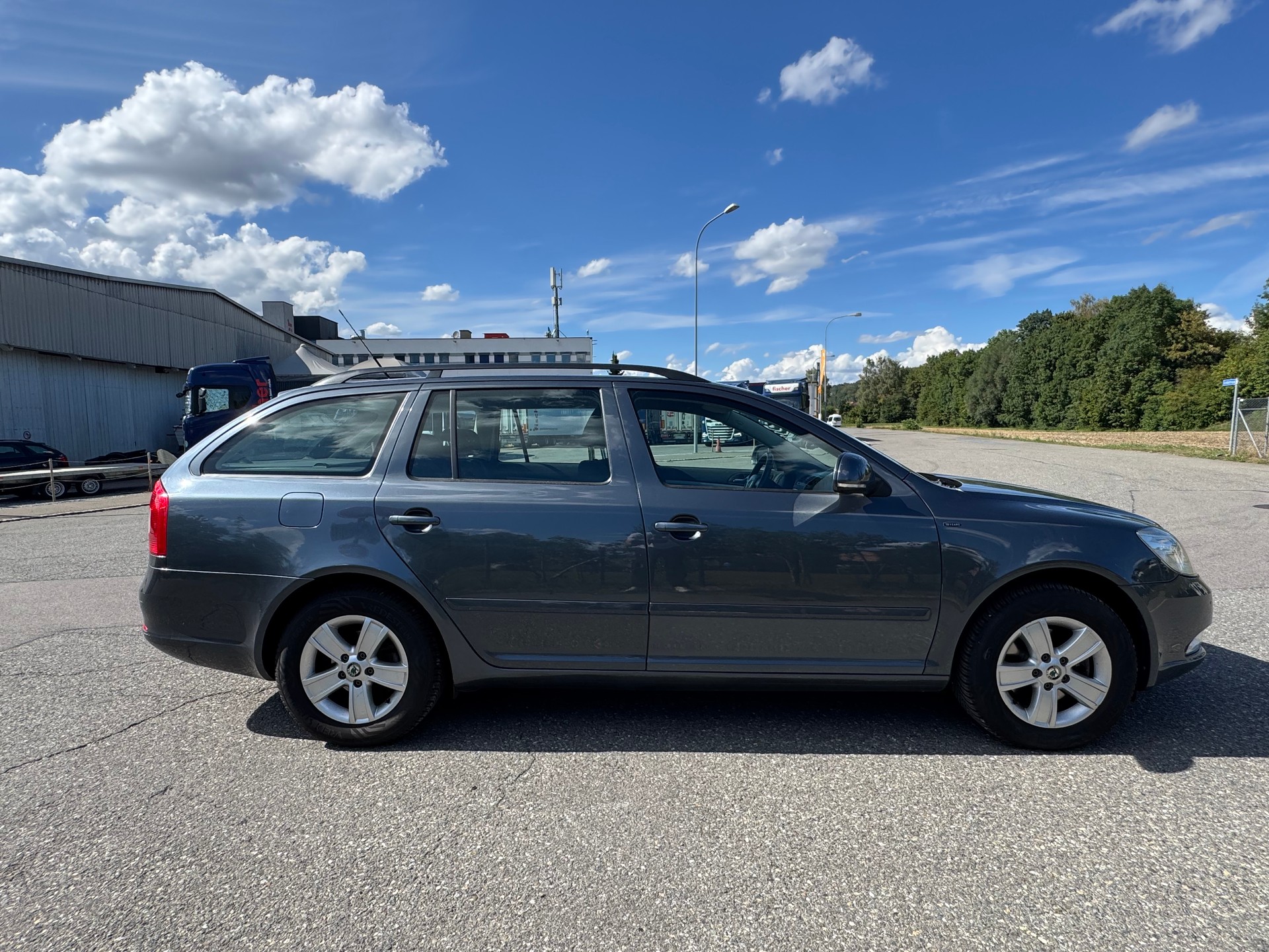 SKODA Octavia Combi 1.8 TSI Laurin & Klement 4x4-image-8