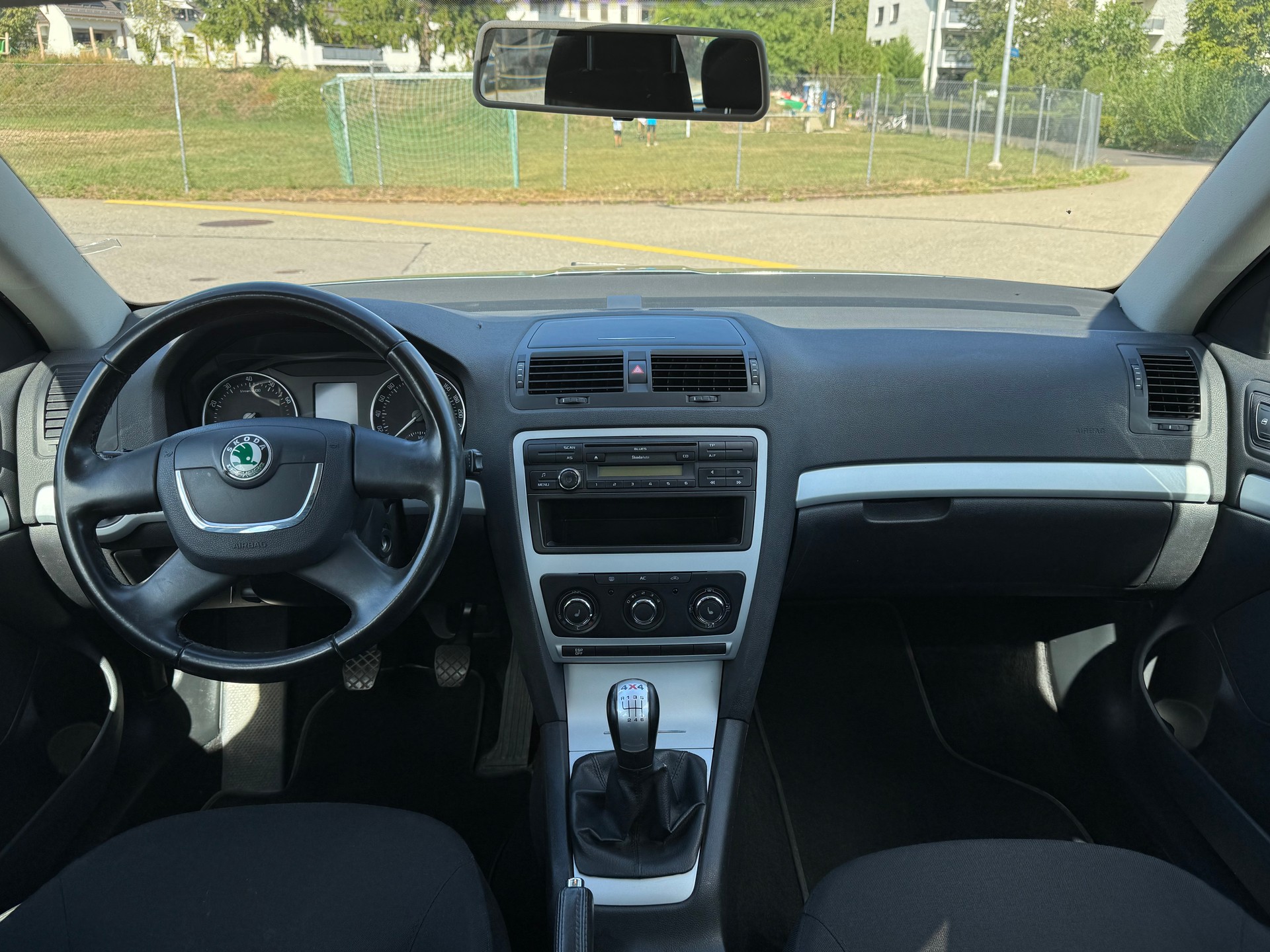 SKODA Octavia Combi 1.8 TSI Laurin & Klement 4x4-image-10