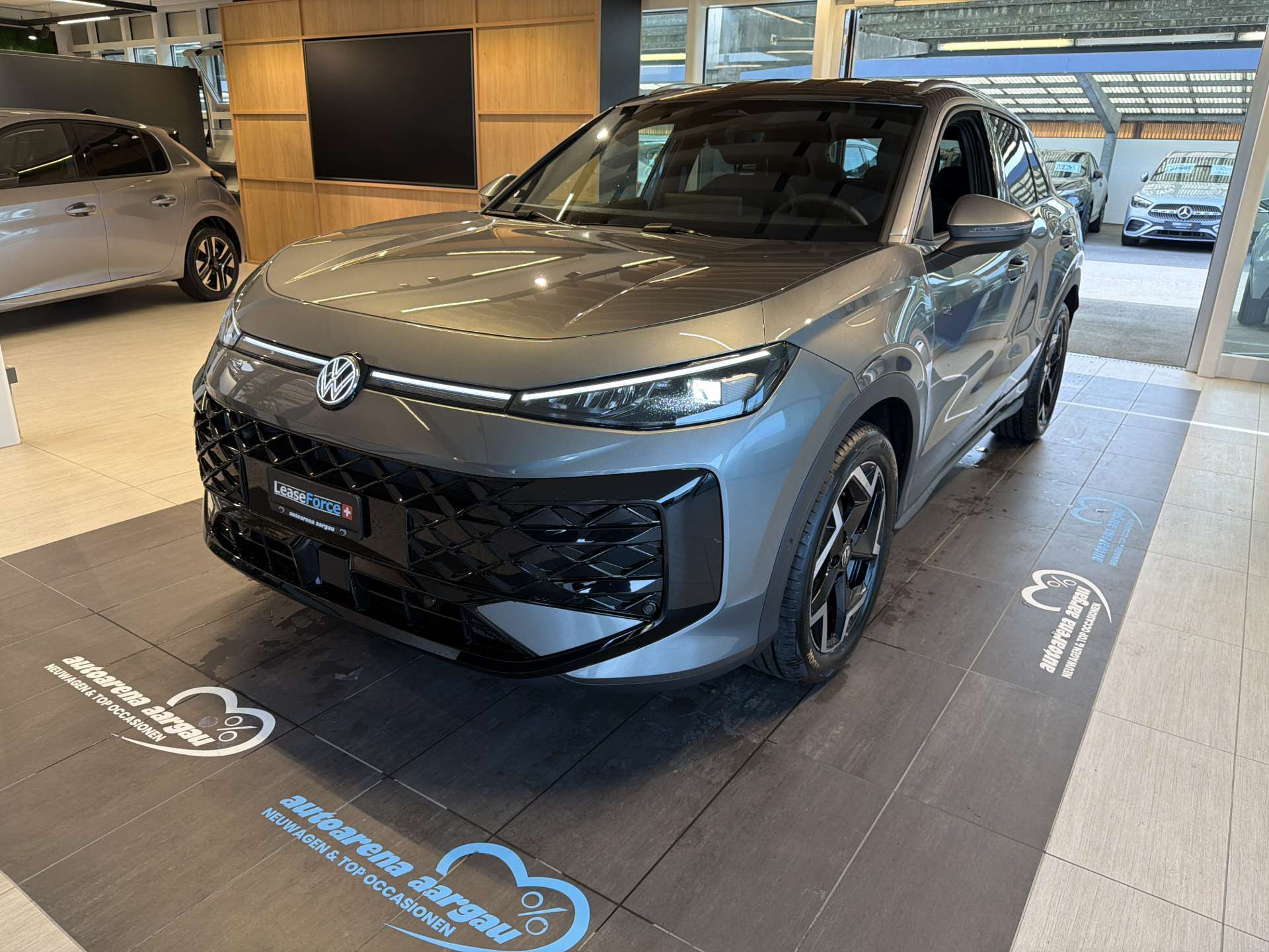 VW T-Roc 1.5 eTSi mHEV R-Line DSG-Automat-image-0