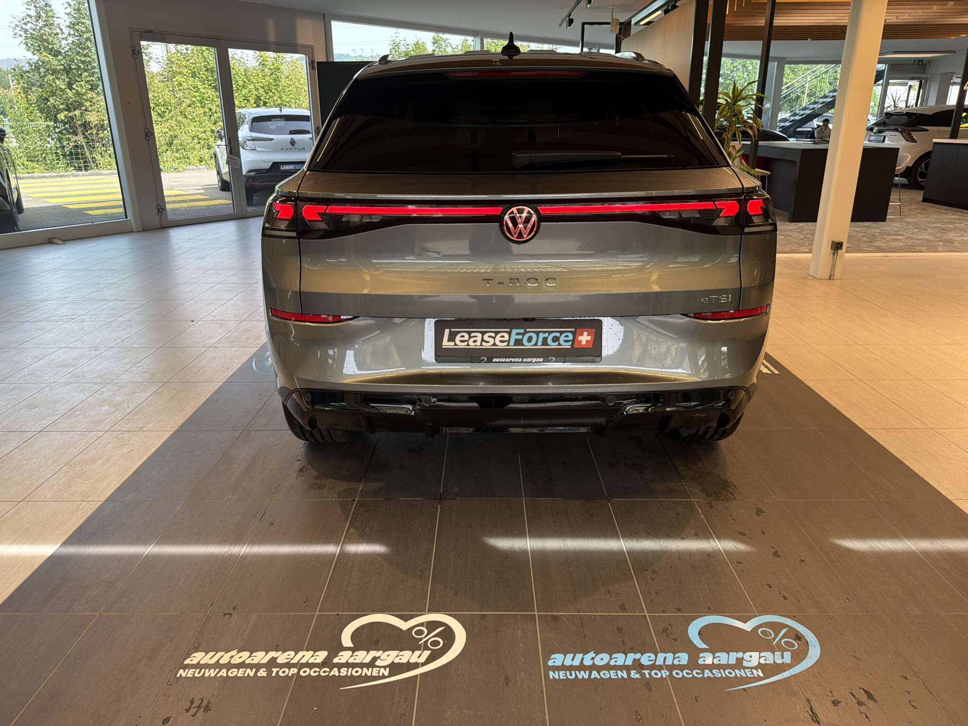 VW T-Roc 1.5 eTSi mHEV R-Line DSG-Automat-image-12