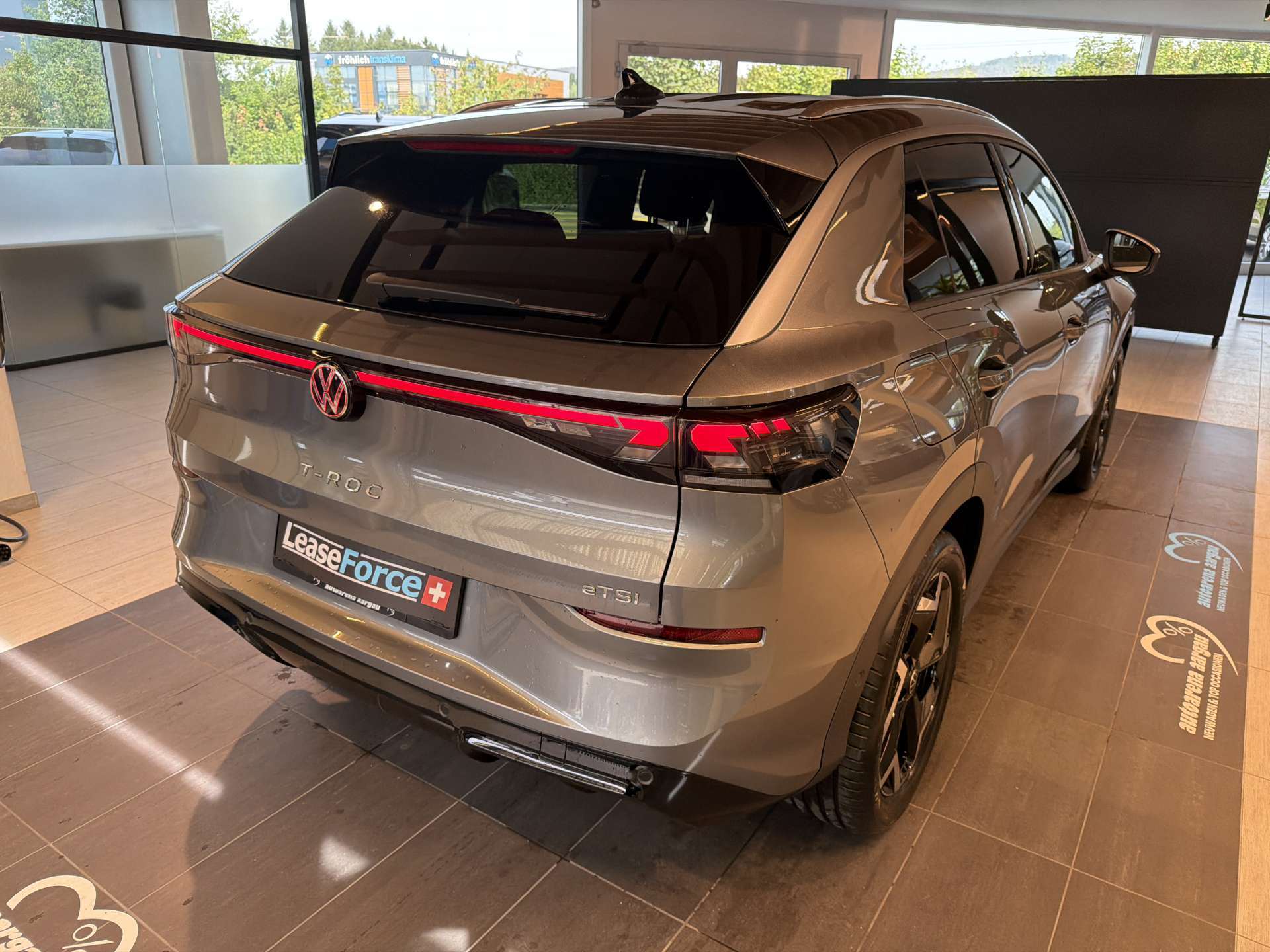 VW T-Roc 1.5 eTSi mHEV R-Line DSG-Automat-image-2