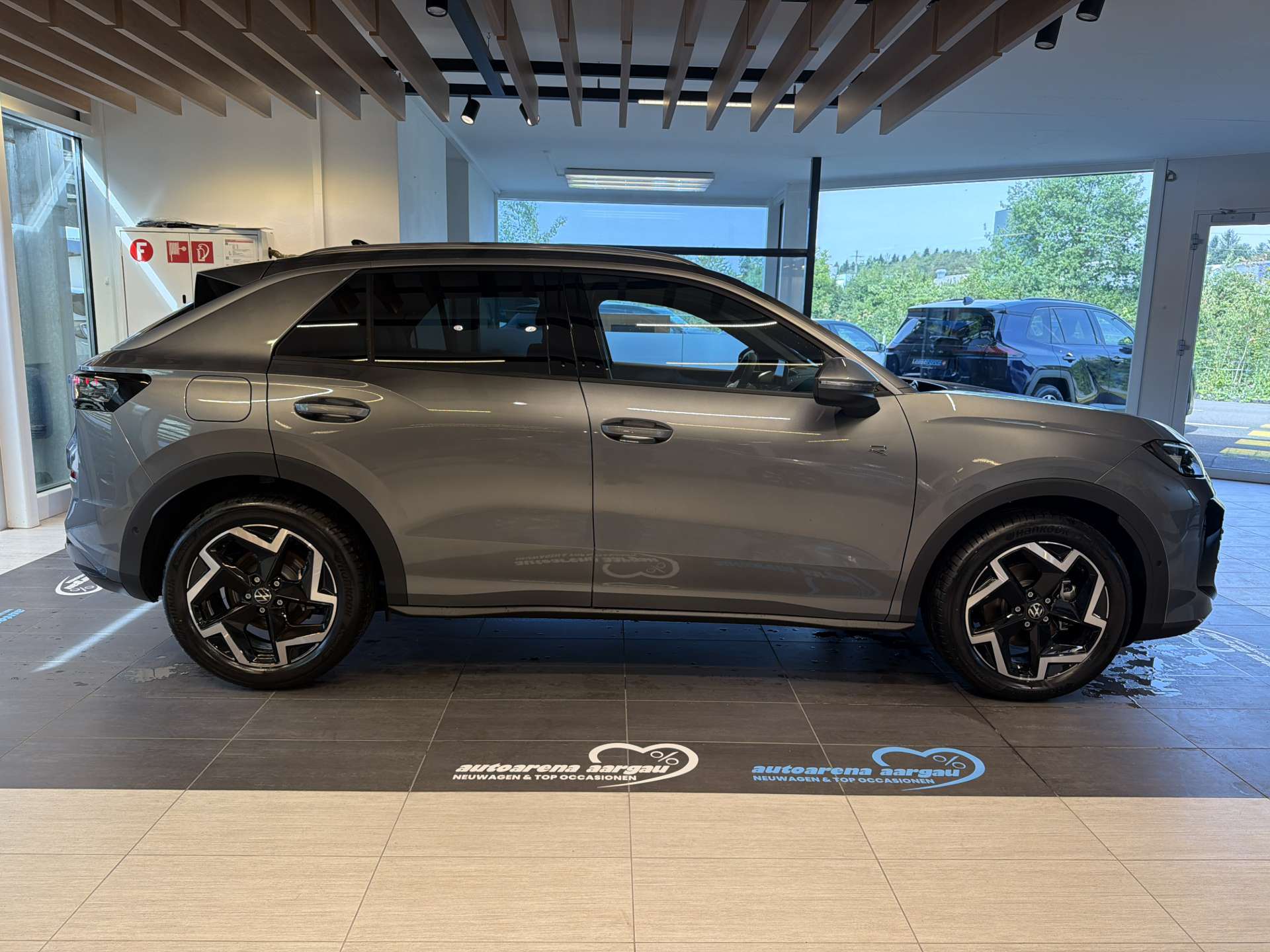 VW T-Roc 1.5 eTSi mHEV R-Line DSG-Automat-image-11