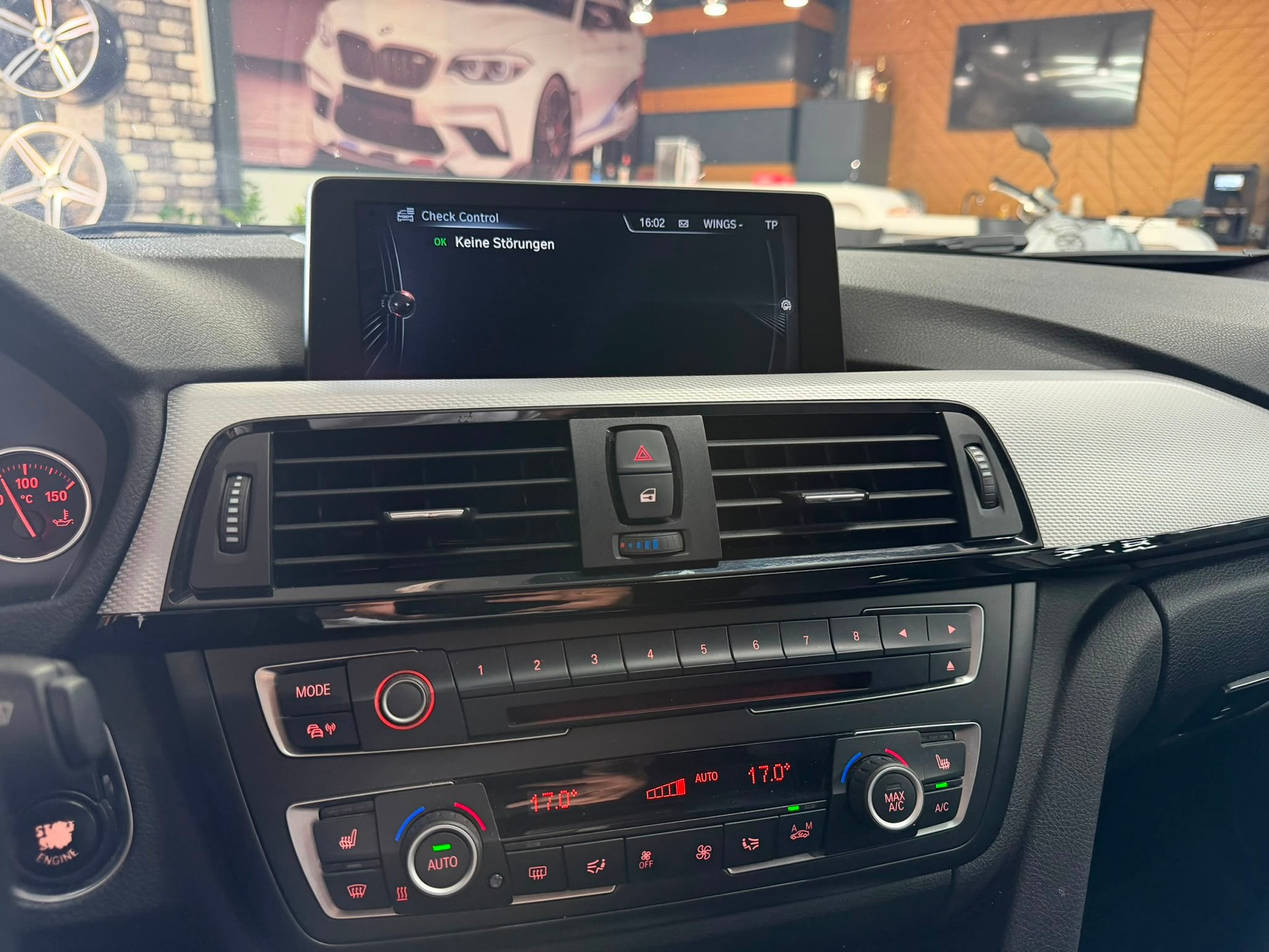 BMW 320d xDrive Touring Steptronic-image-13