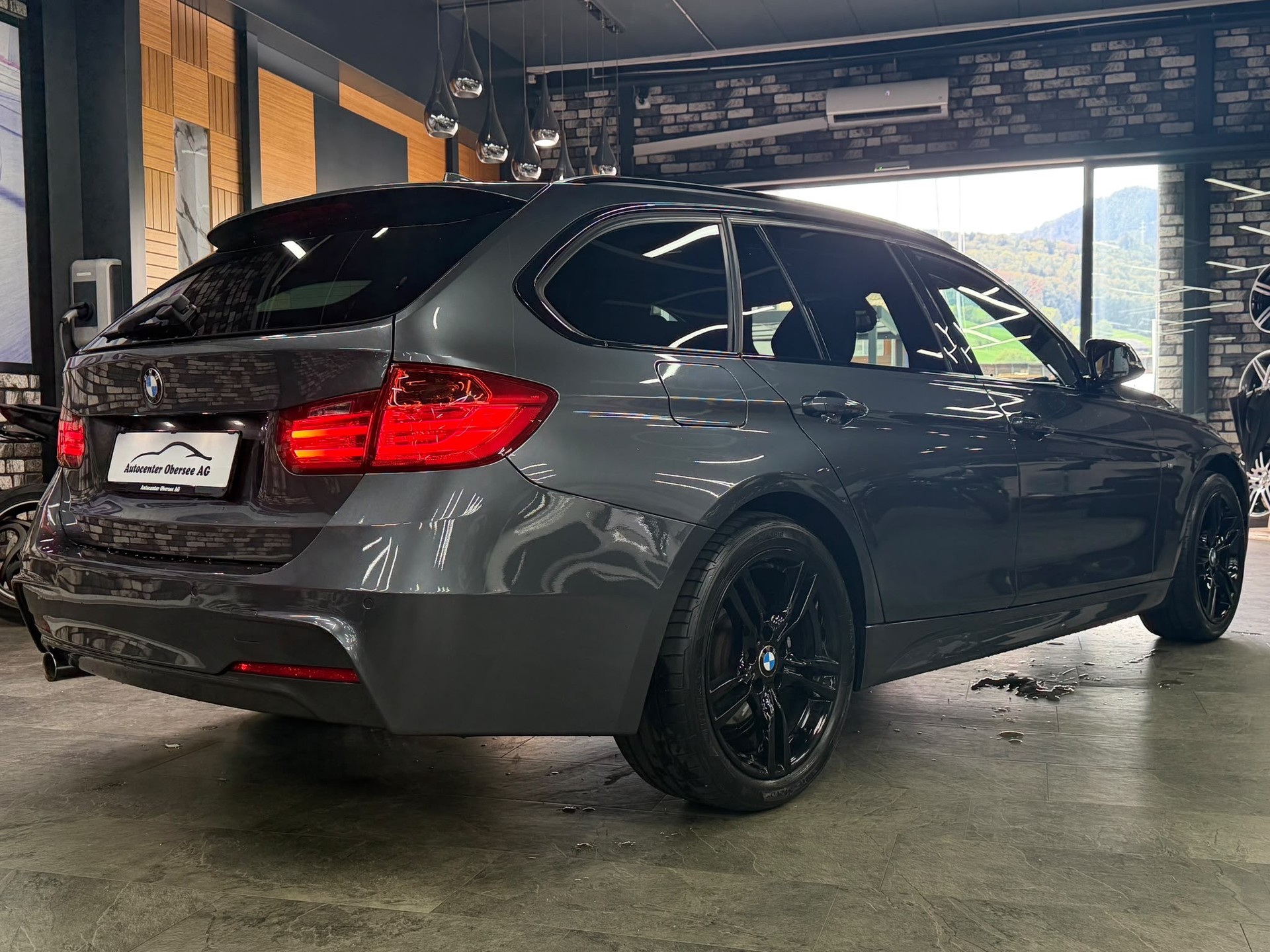 BMW 320d xDrive Touring Steptronic-image-5