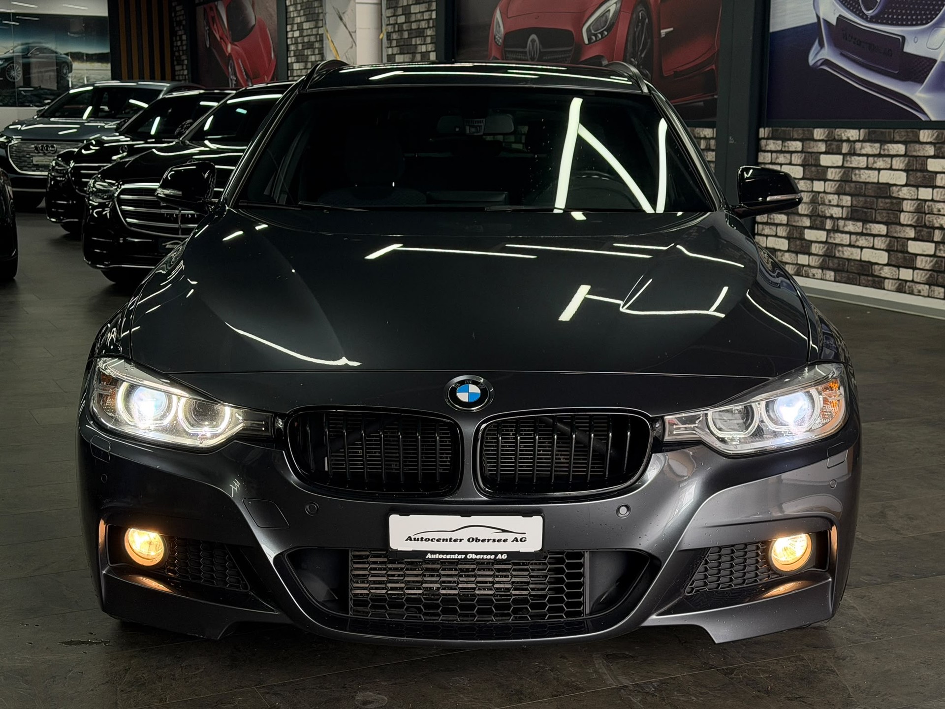 BMW 320d xDrive Touring Steptronic-showroom-element-2