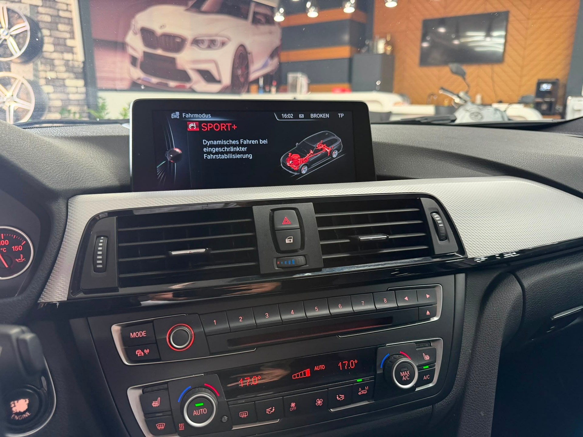 BMW 320d xDrive Touring Steptronic-image-11