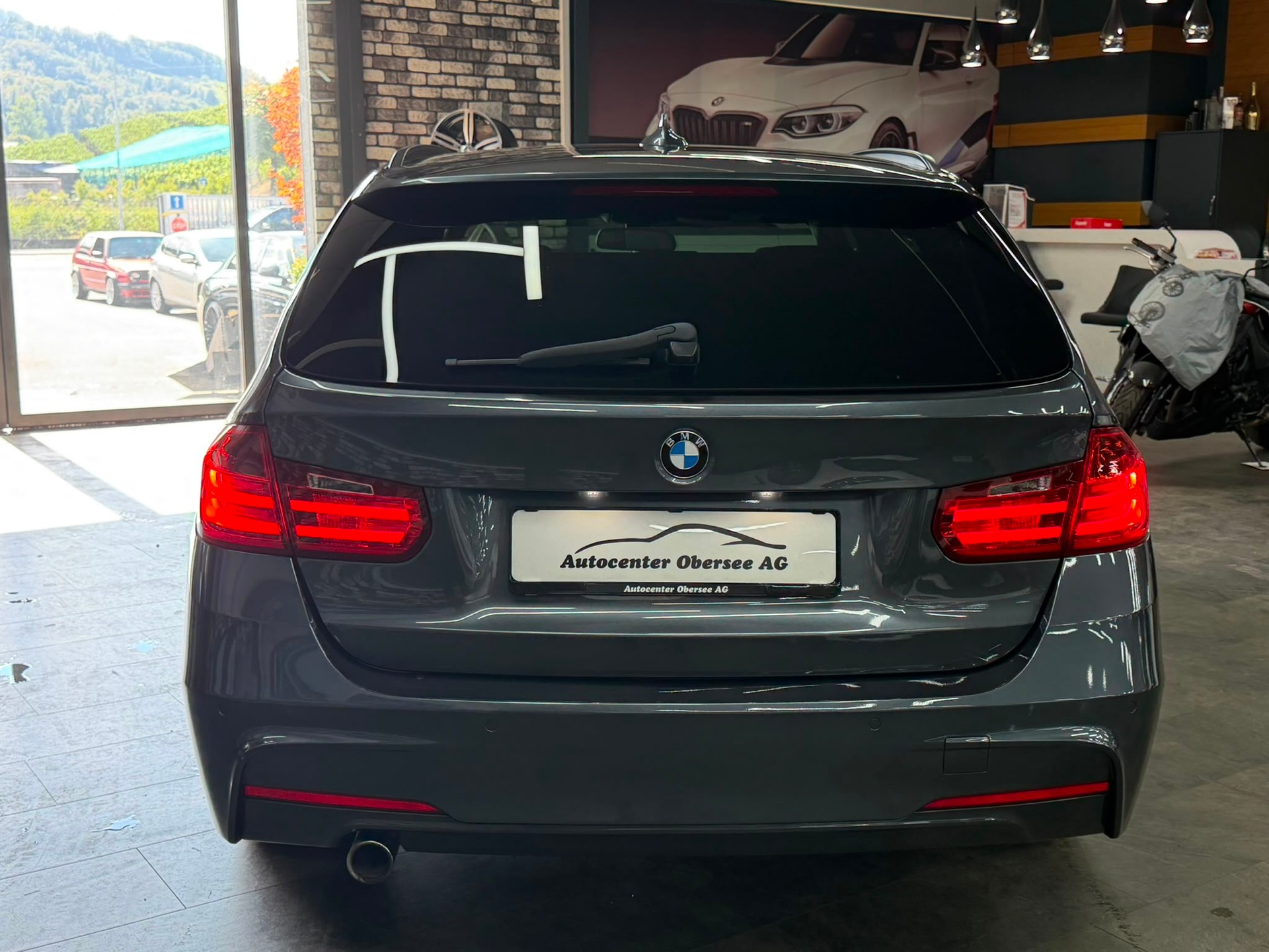 BMW 320d xDrive Touring Steptronic-image-3