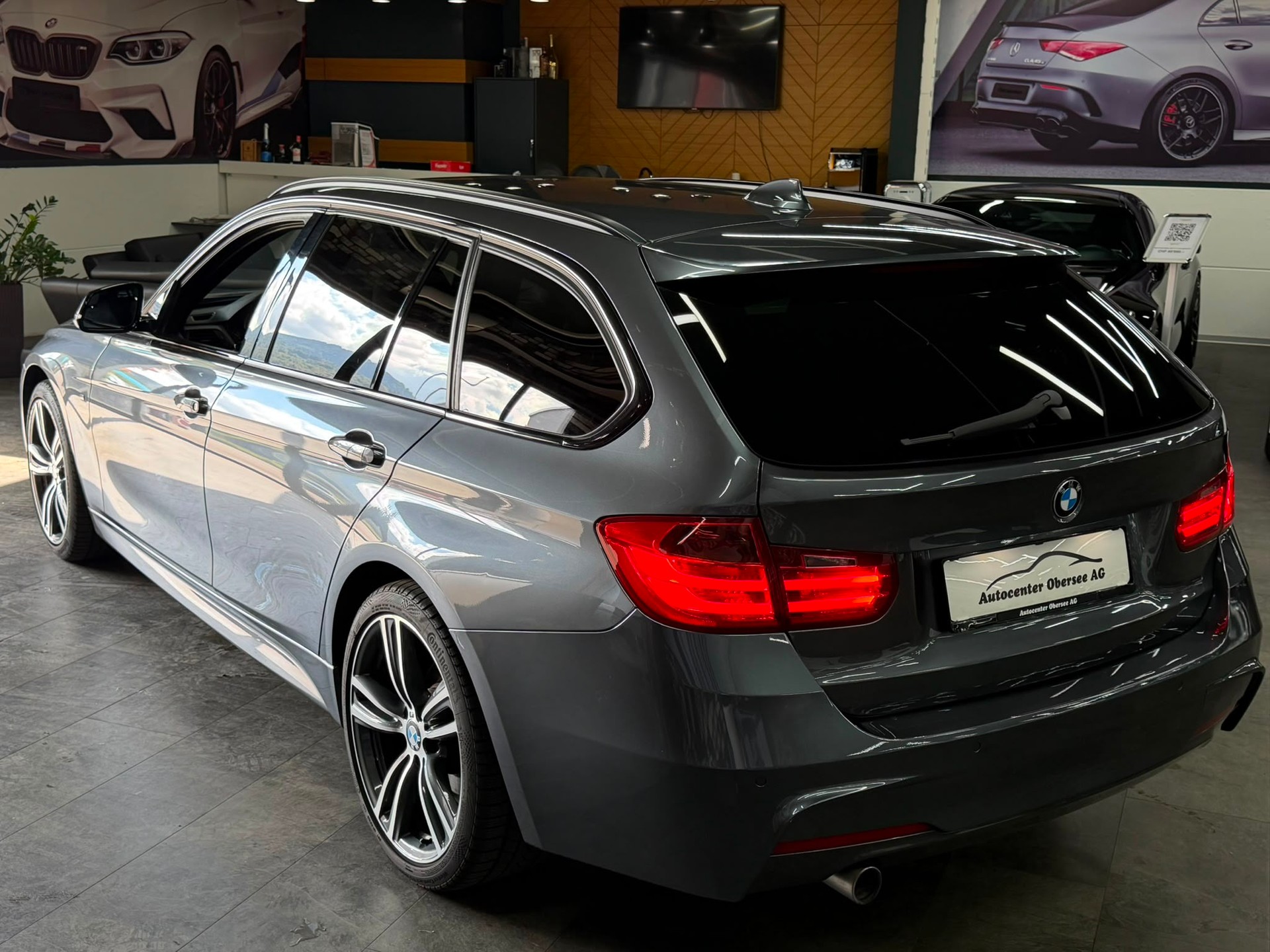 BMW 320d xDrive Touring Steptronic-image-4