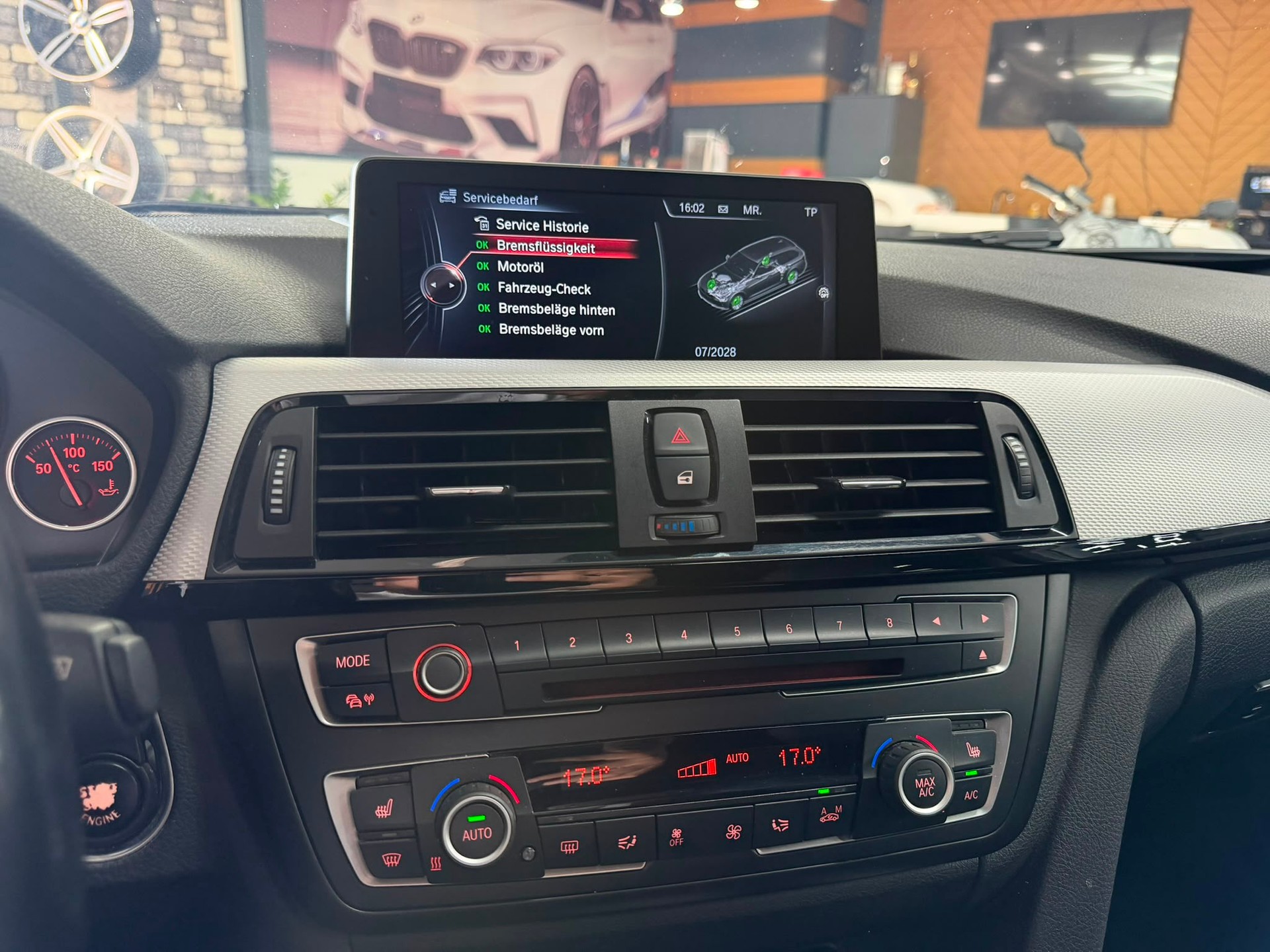 BMW 320d xDrive Touring Steptronic-image-12