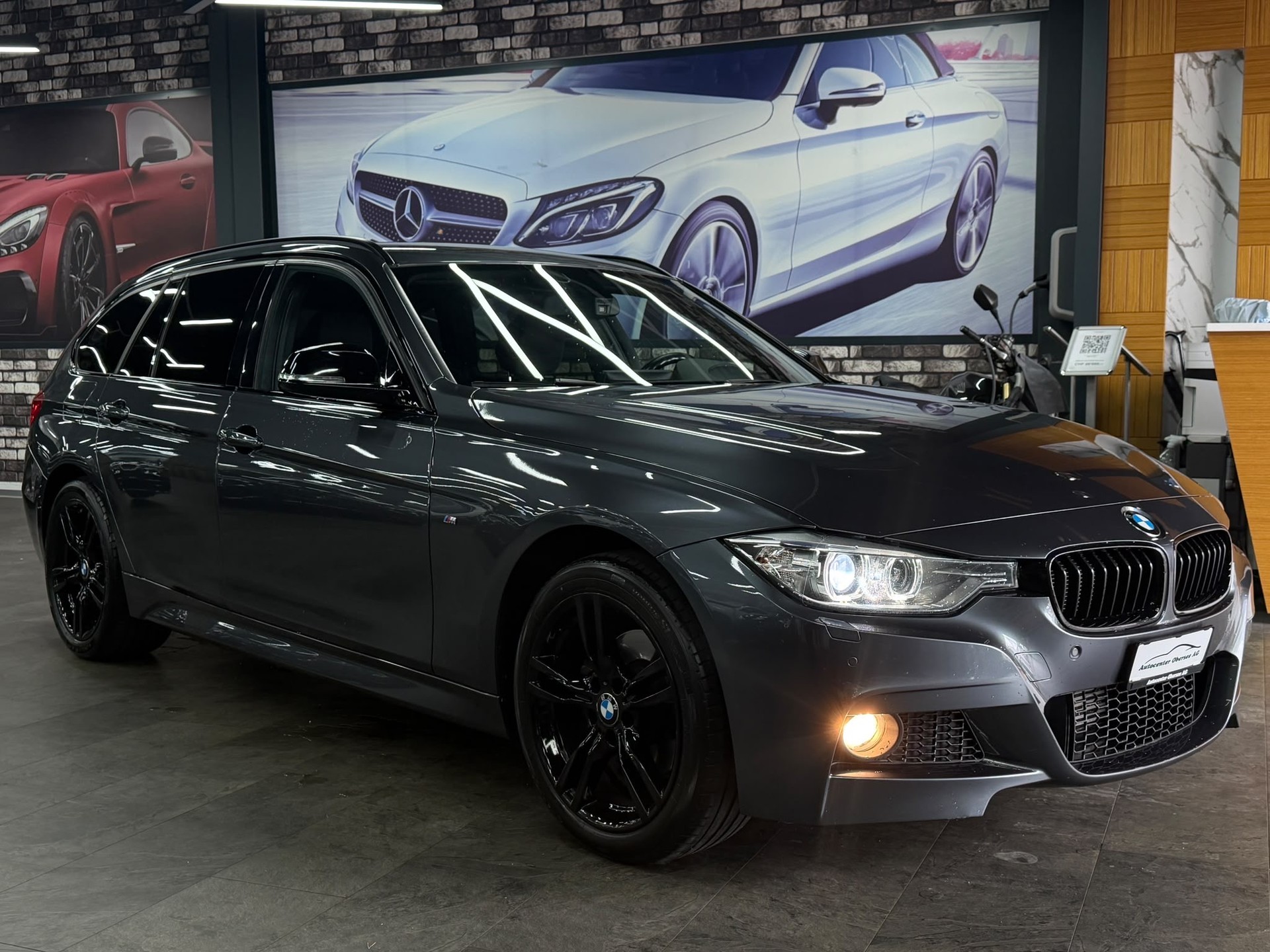 BMW 320d xDrive Touring Steptronic-showroom-element-3