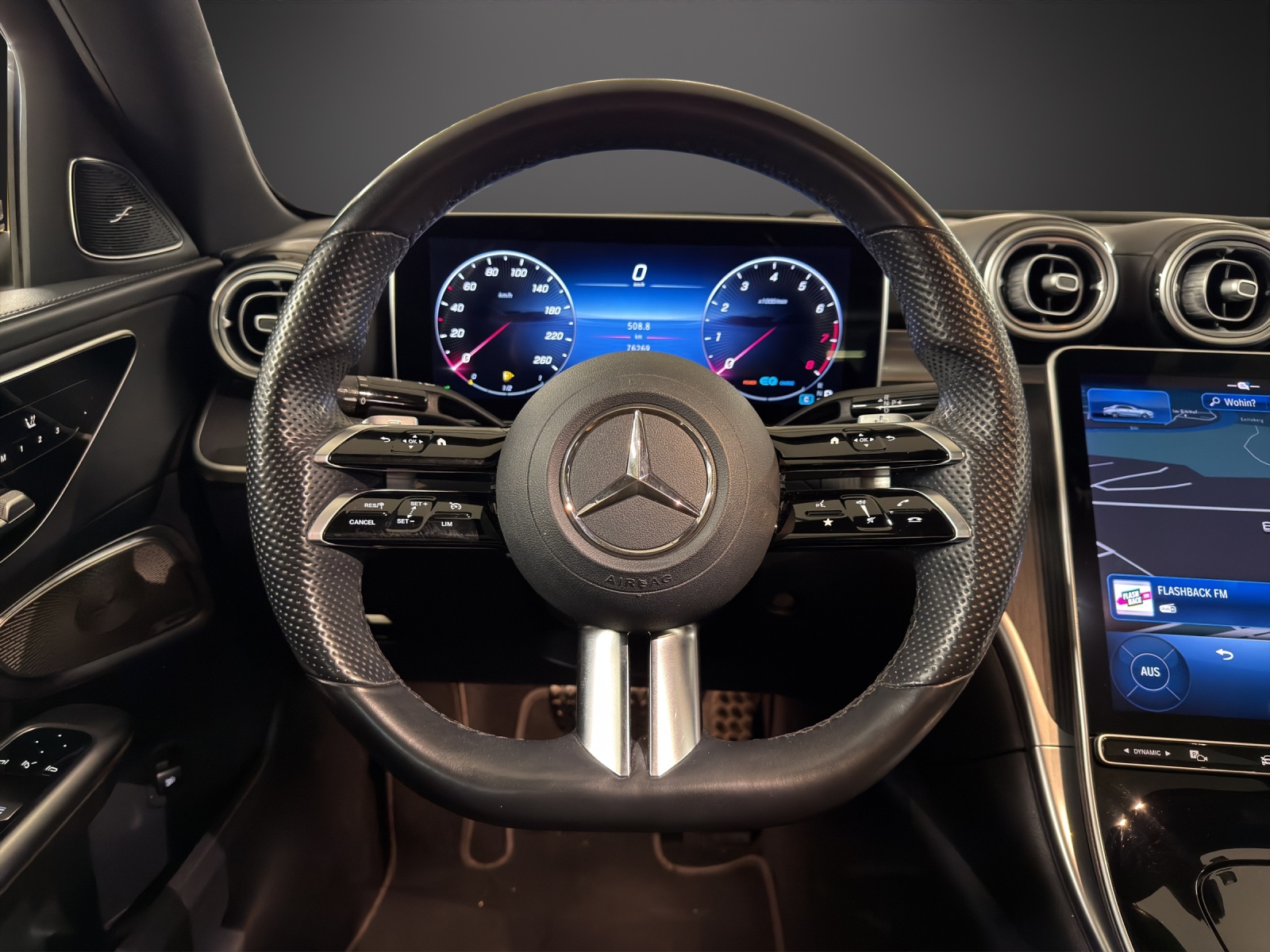 MERCEDES-BENZ C 200 4Matic AMG Line-image-12