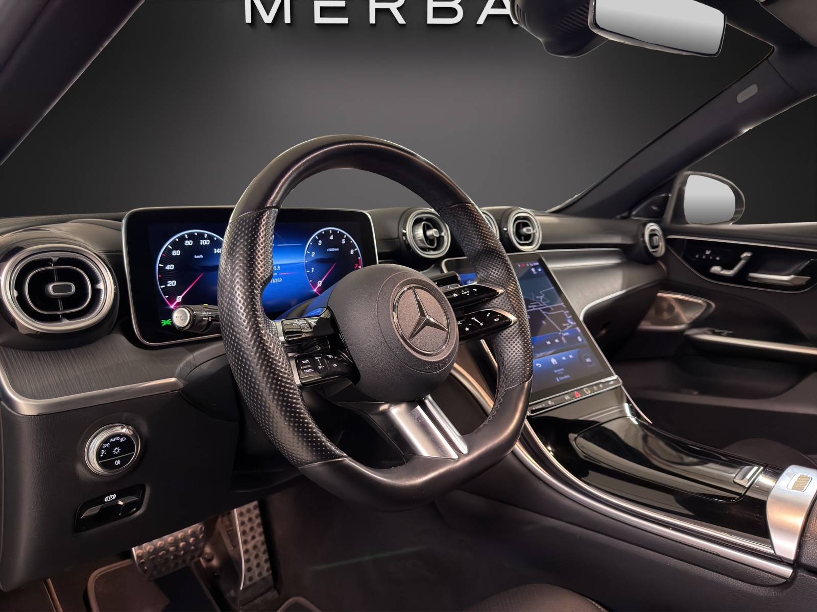 MERCEDES-BENZ C 200 4Matic AMG Line-image-10