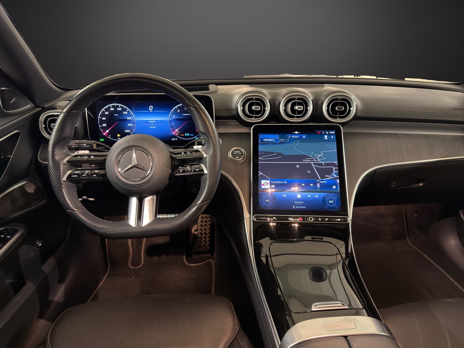 MERCEDES-BENZ C 200 4Matic AMG Line-image-11