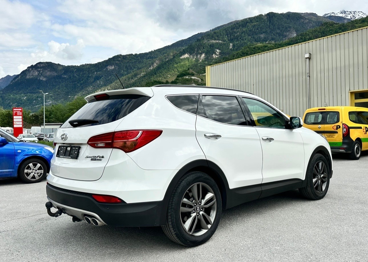 HYUNDAI Santa Fe 2.2 CRDI Premium 4WD Automatic-image-5