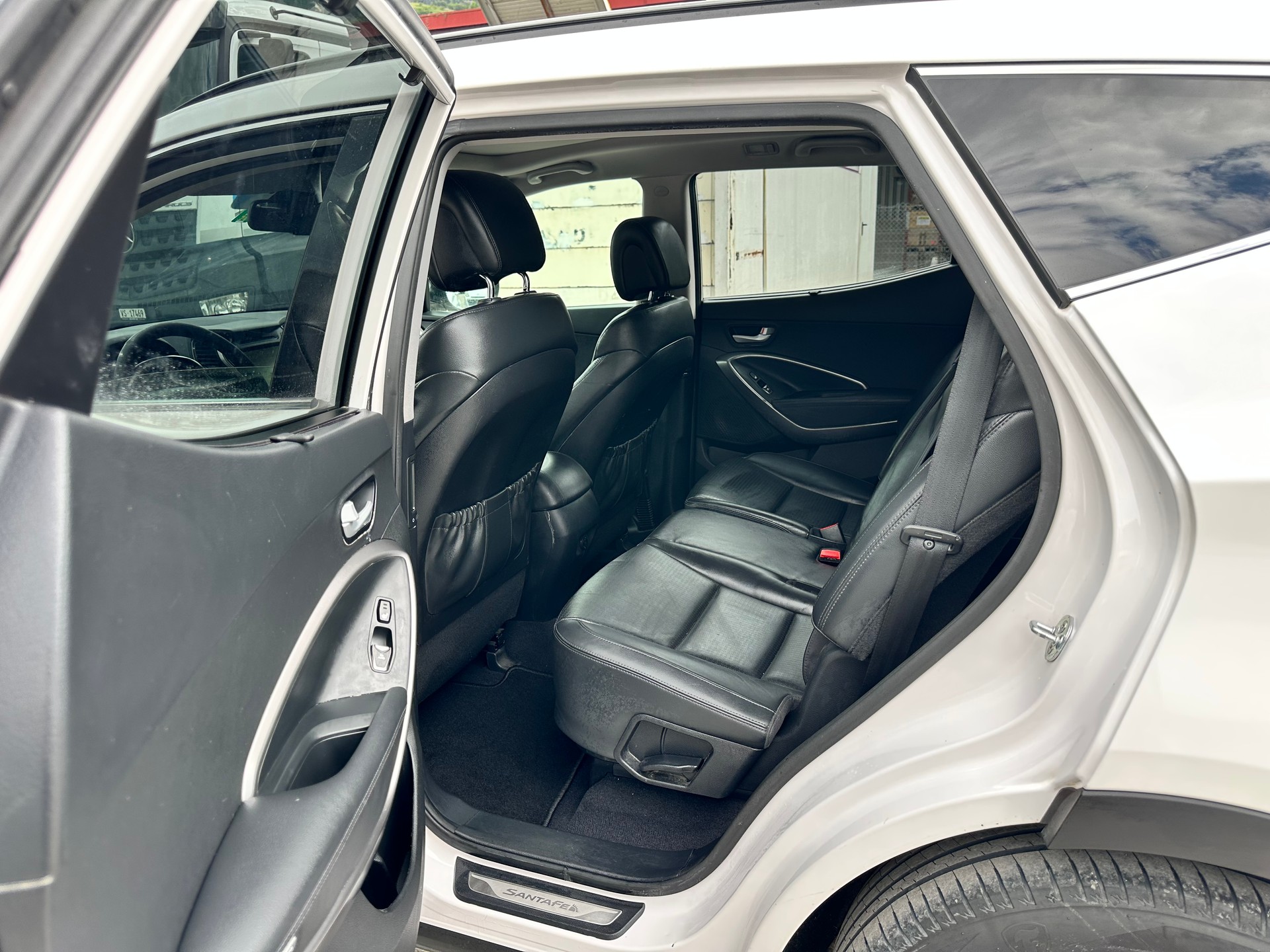 HYUNDAI Santa Fe 2.2 CRDI Premium 4WD Automatic-image-10