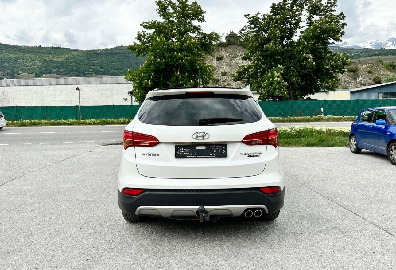 HYUNDAI Santa Fe 2.2 CRDI Premium 4WD Automatic-image-8