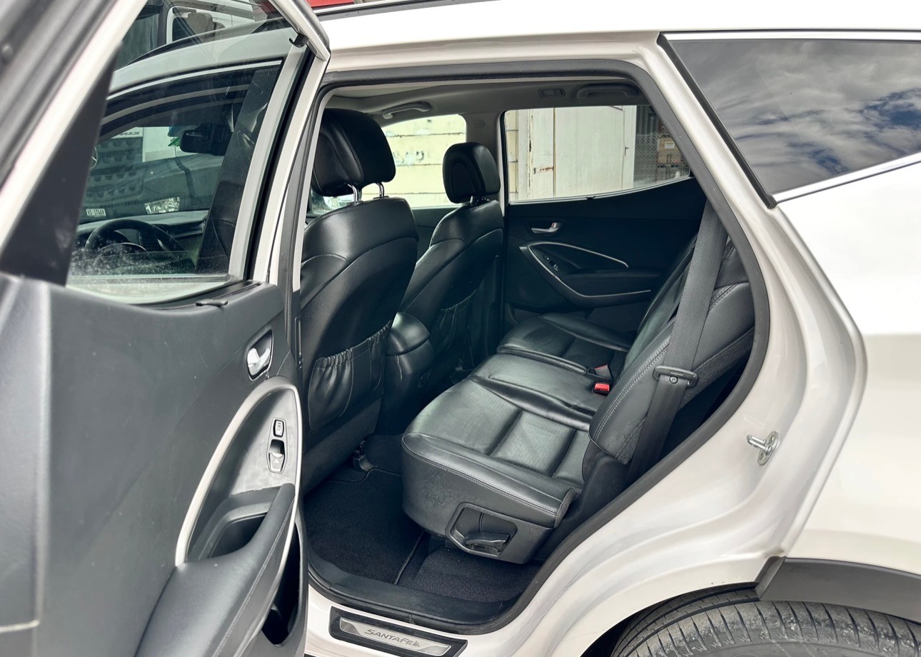 HYUNDAI Santa Fe 2.2 CRDI Premium 4WD Automatic-image-15