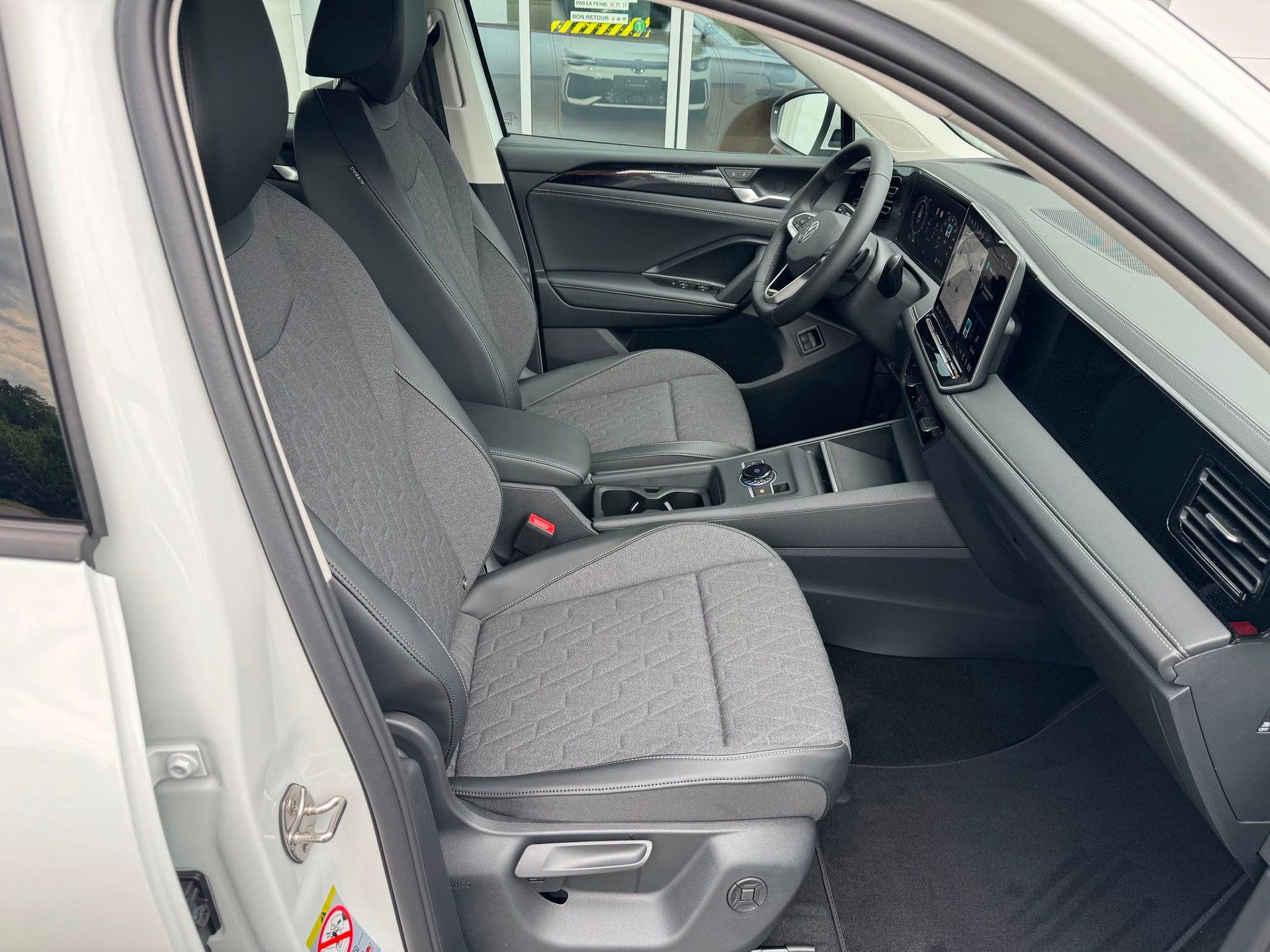 VW Tiguan 1.5 TSI evo2 eHybrid Life DSG-image-2