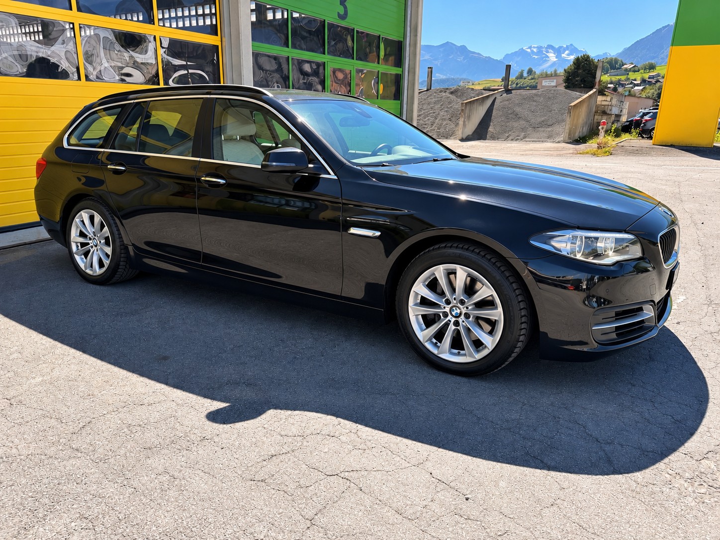 BMW 528i Touring xDrive Luxury Line Steptronic-image-4
