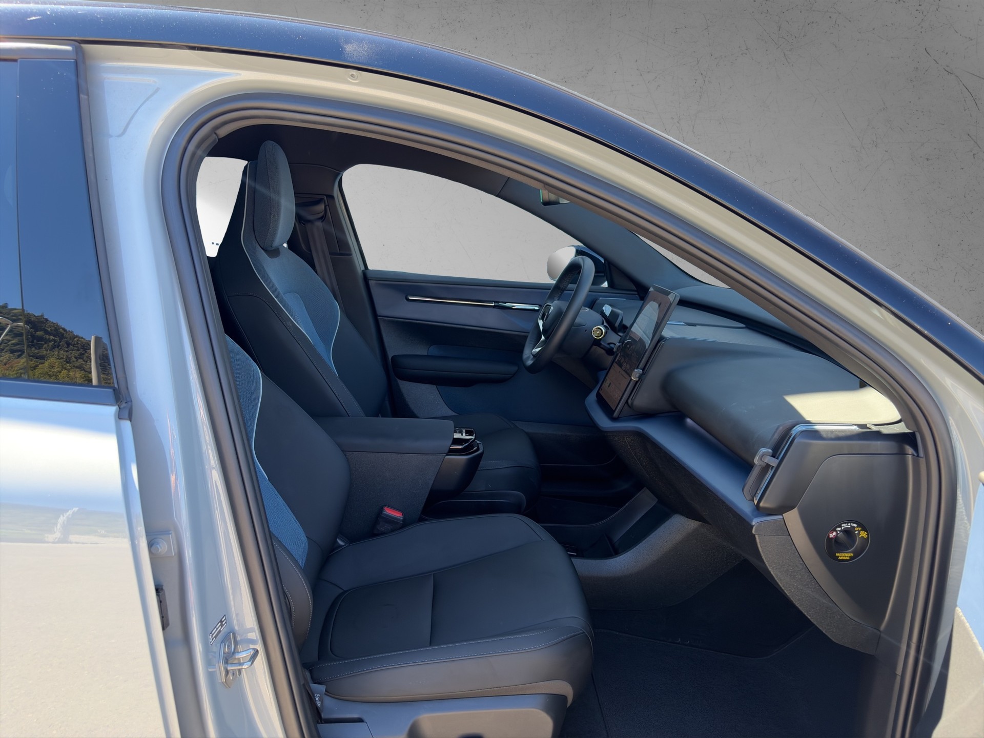 VOLVO EX30 E60 69kWh Twin Ultra-image-9