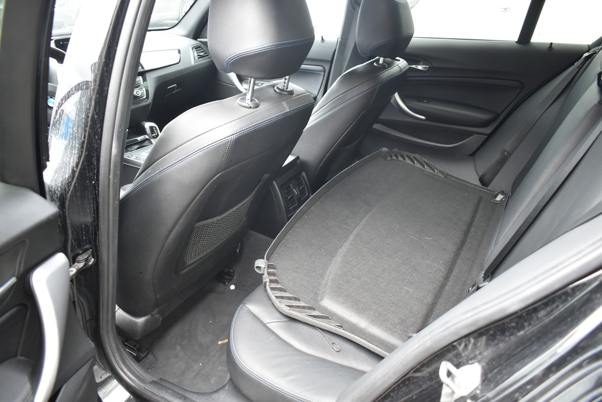 BMW 120d xDrive Edition Sport Line Steptronic-image-5