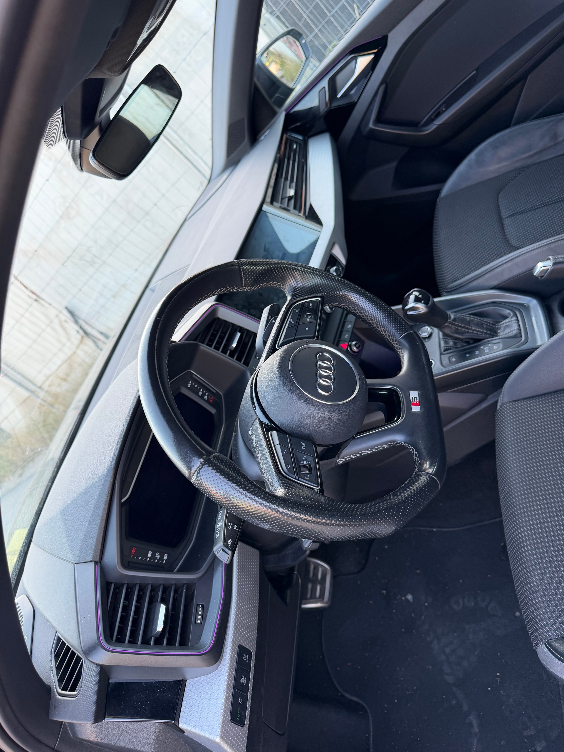 AUDI A1 City Carver 30 TFSI Attraction S-tronic-image-13