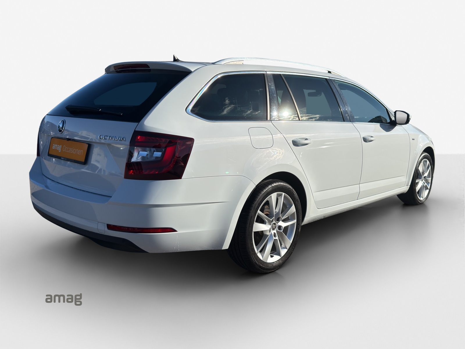 SKODA Octavia Combi 2.0 TSI Clever DSG-image-4