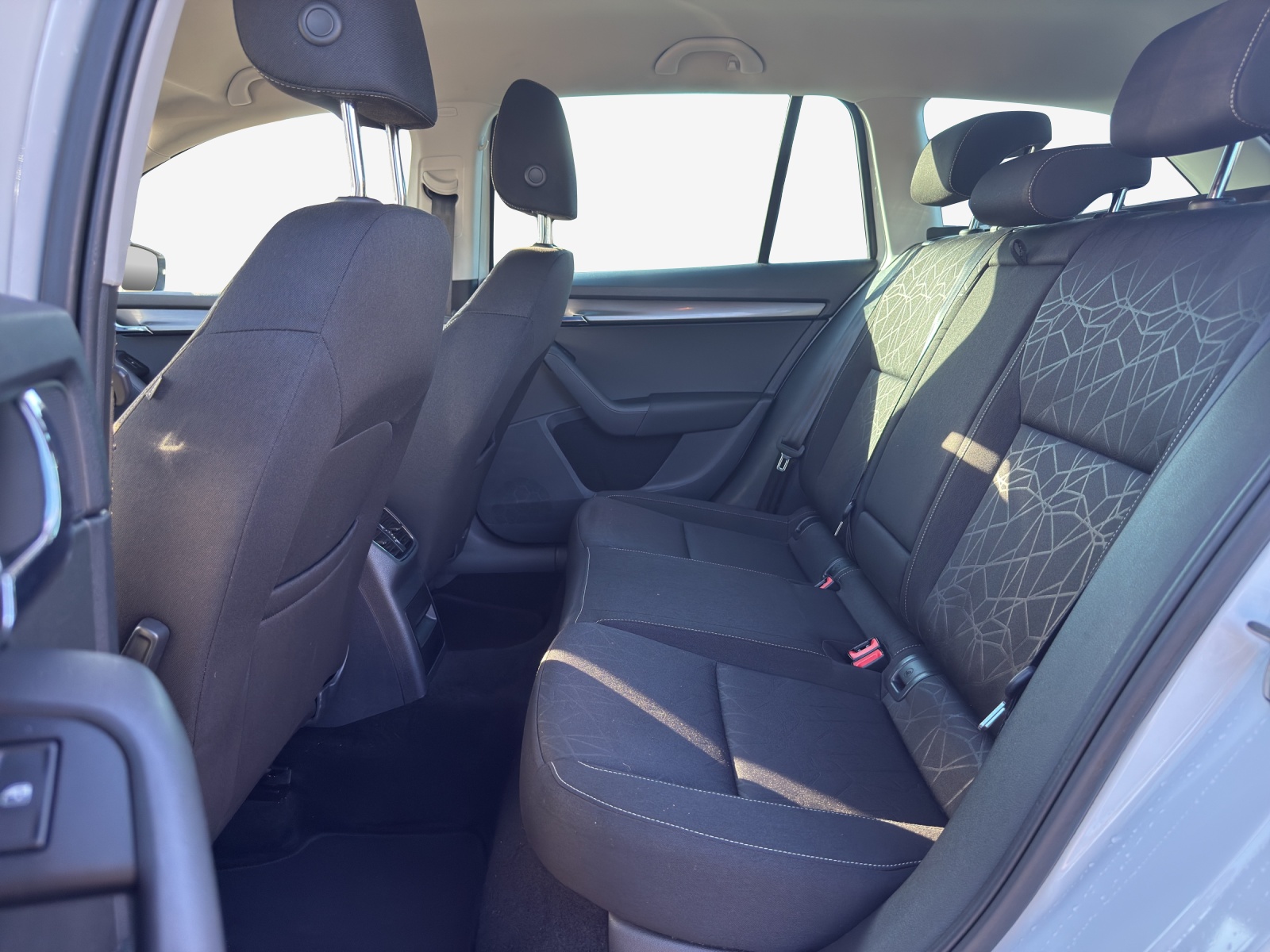 SKODA Octavia Combi 2.0 TSI Clever DSG-image-11