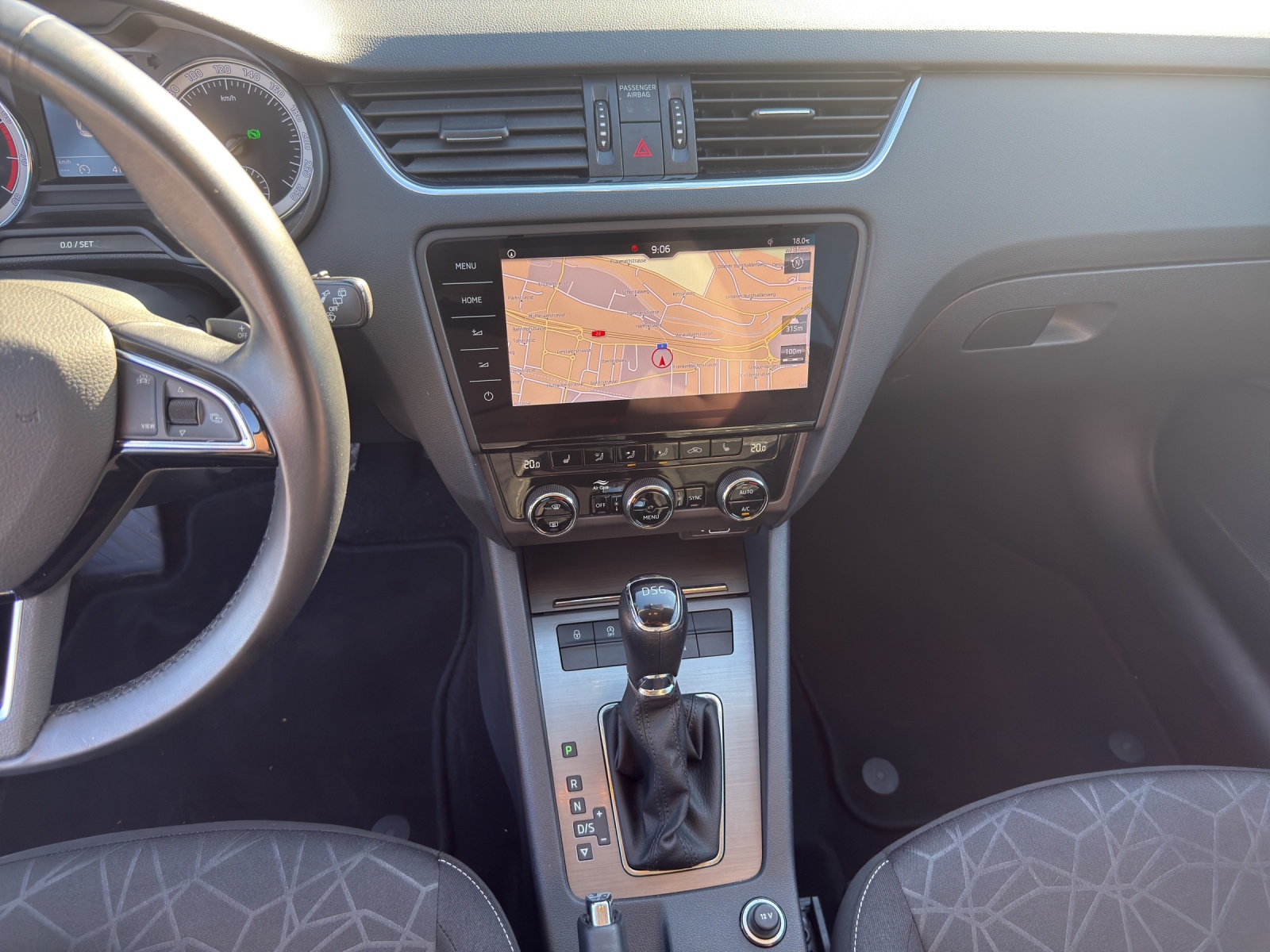 SKODA Octavia Combi 2.0 TSI Clever DSG-image-10