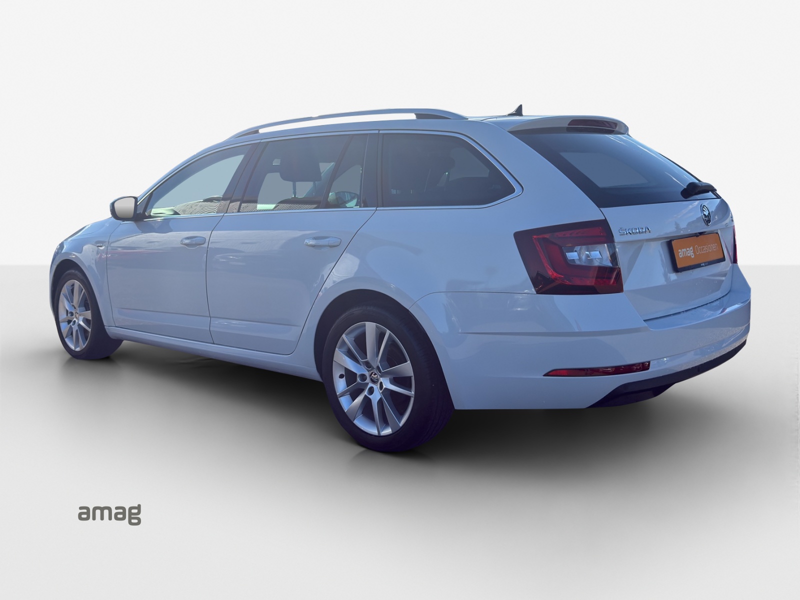 SKODA Octavia Combi 2.0 TSI Clever DSG-image-2