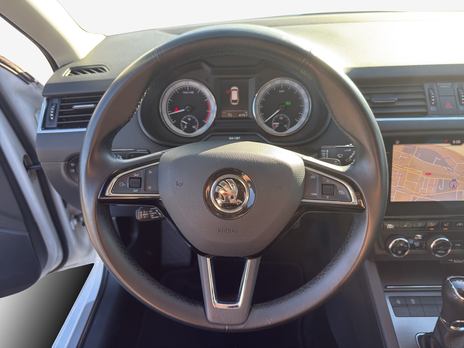 SKODA Octavia Combi 2.0 TSI Clever DSG-image-9