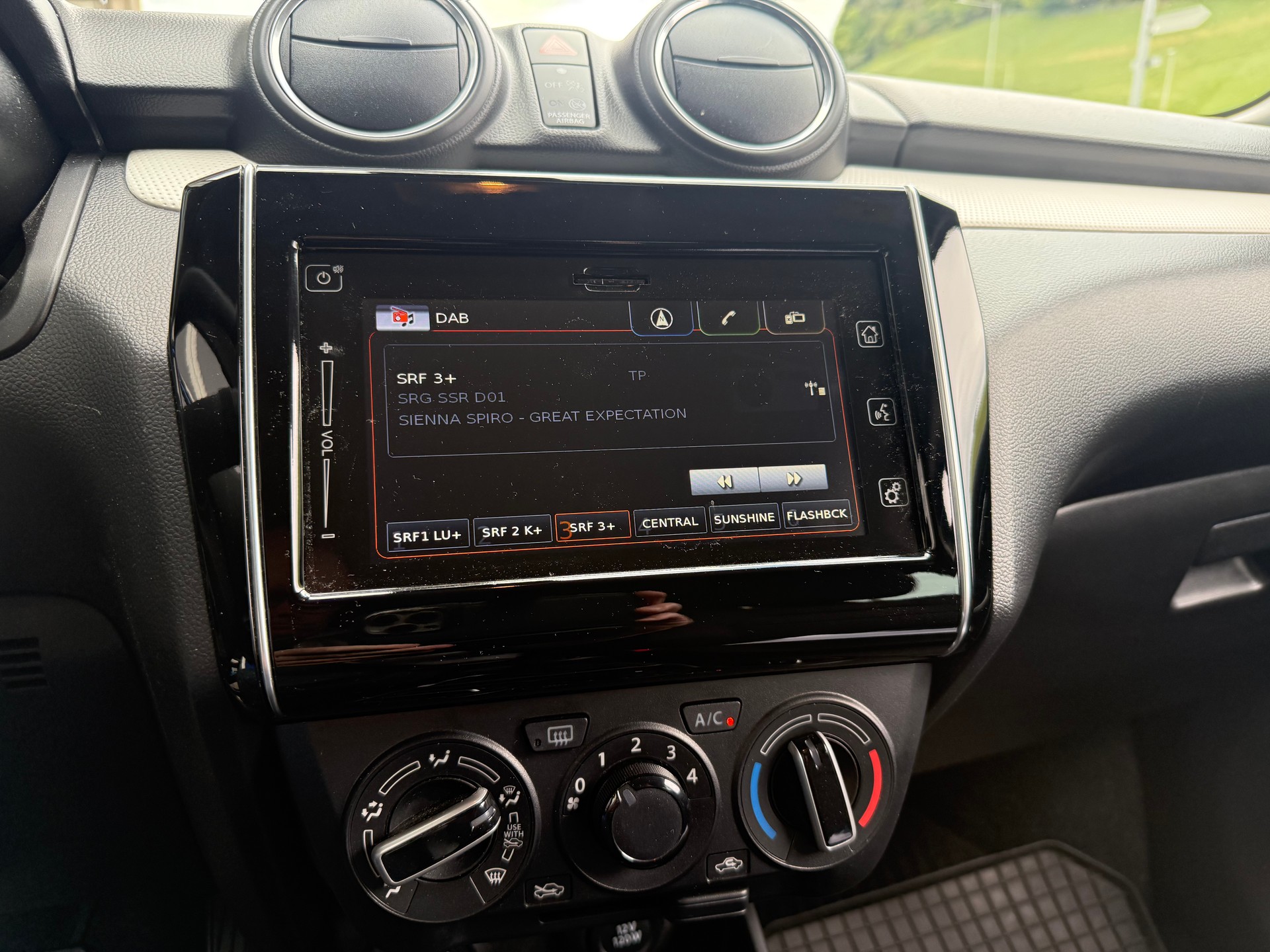 SUZUKI Swift 1.2 Compact + 4x4 Hybrid-image-10