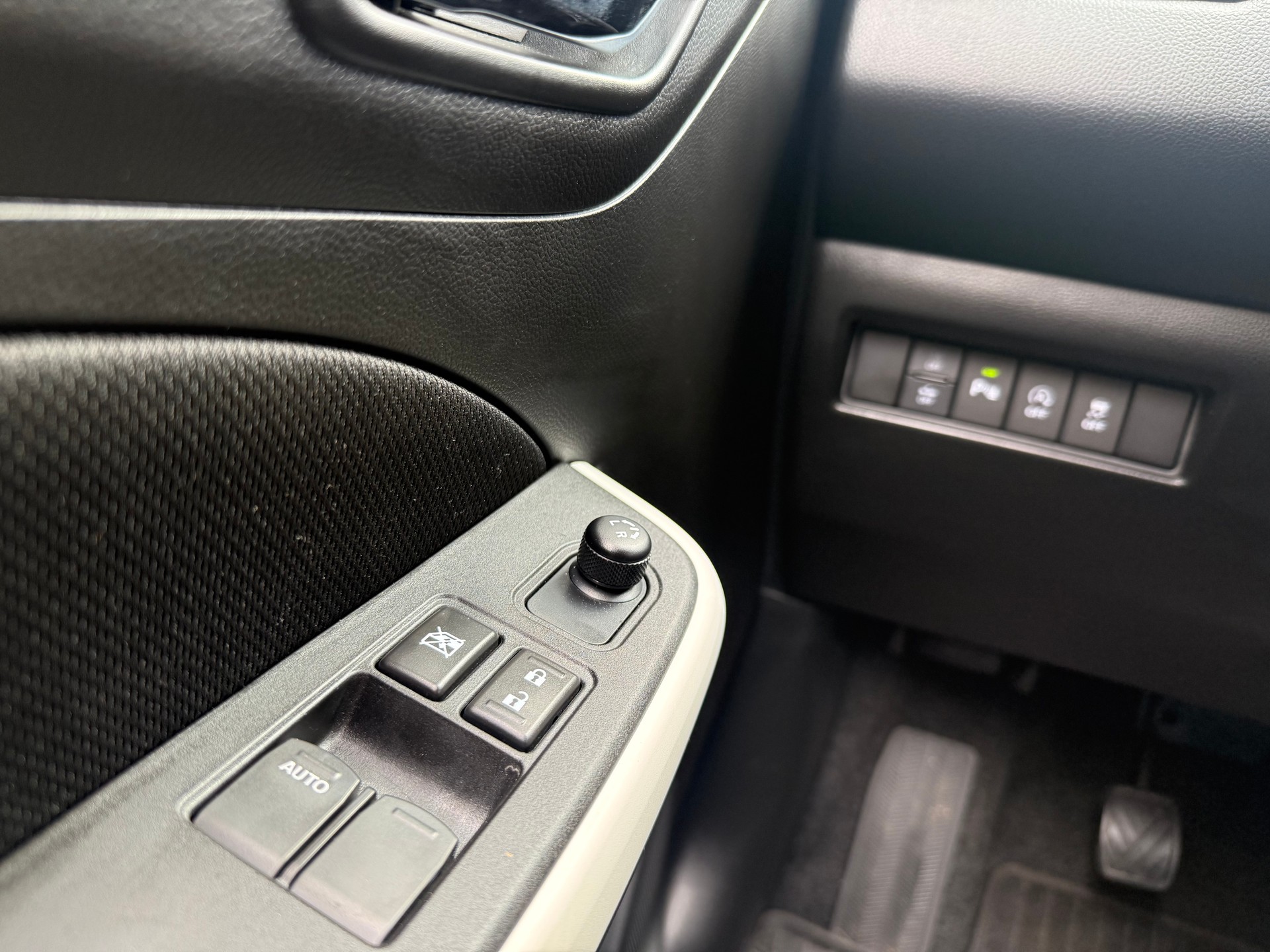 SUZUKI Swift 1.2 Compact + 4x4 Hybrid-image-8