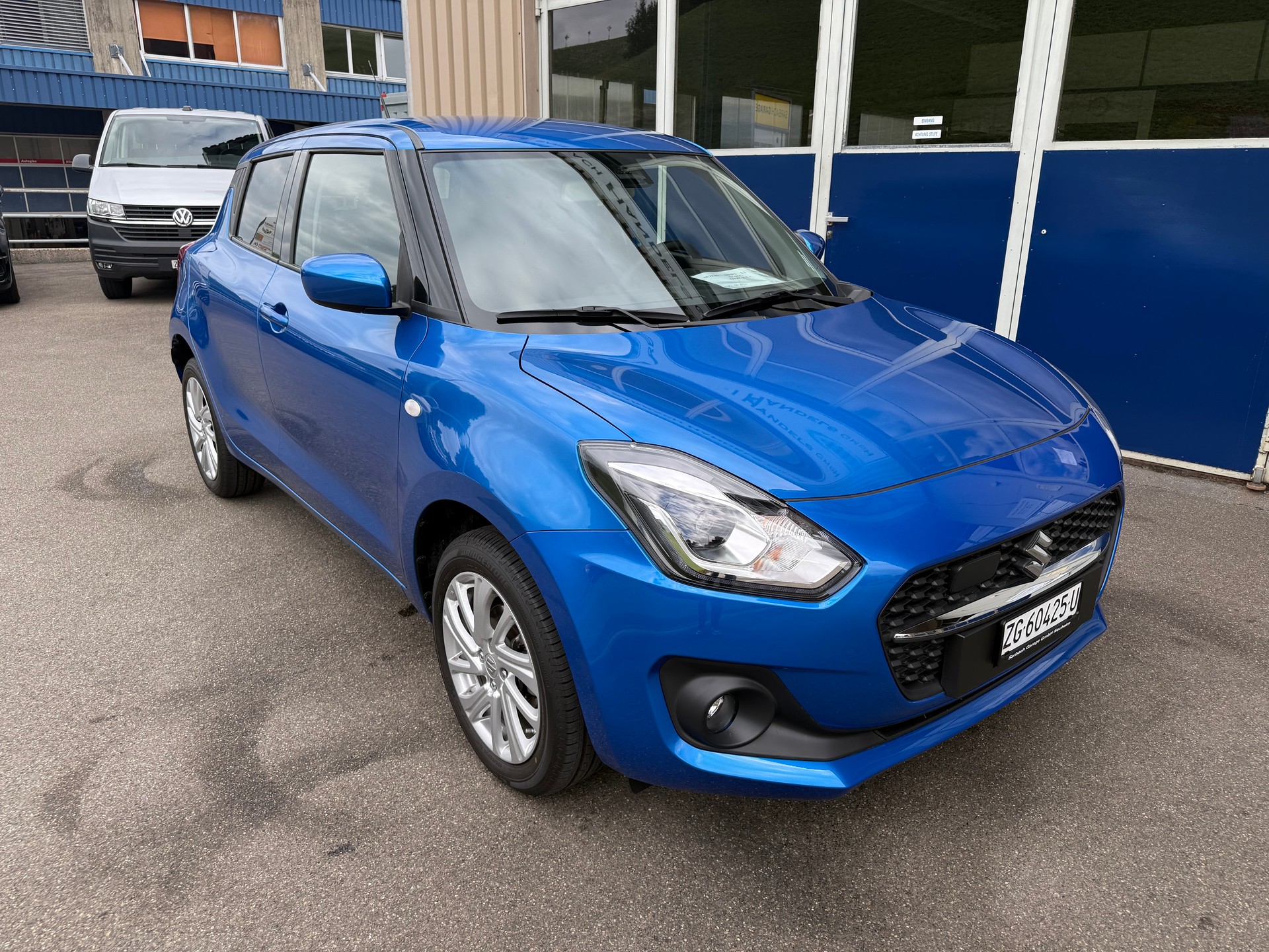 SUZUKI Swift 1.2 Compact + 4x4 Hybrid-image-1