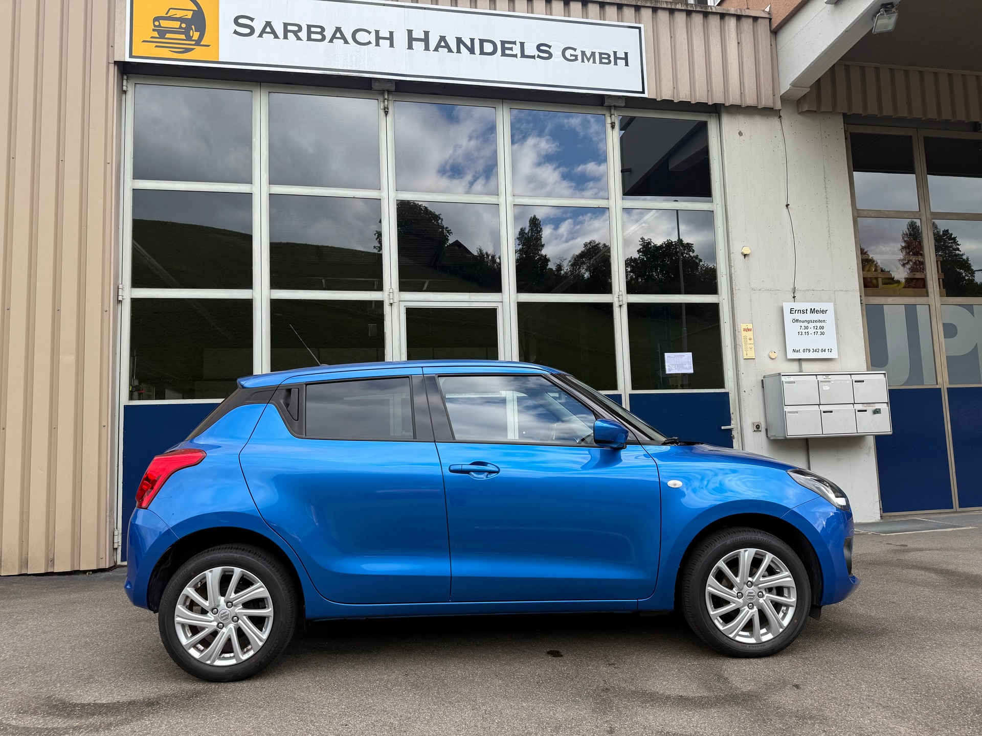 SUZUKI Swift 1.2 Compact + 4x4 Hybrid-image-0