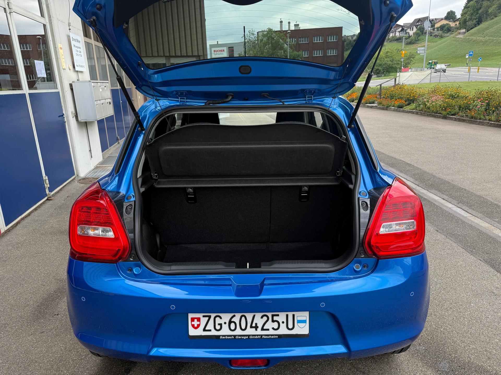 SUZUKI Swift 1.2 Compact + 4x4 Hybrid-image-4