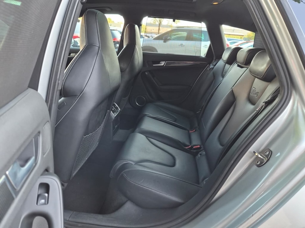 AUDI S4 Avant 3.0 TFSI quattro S-tronic-image-8