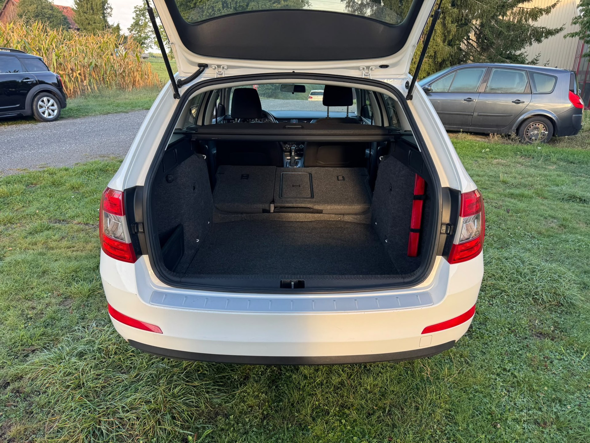 SKODA Octavia Combi 1.4 TSI Ambition DSG-image-7