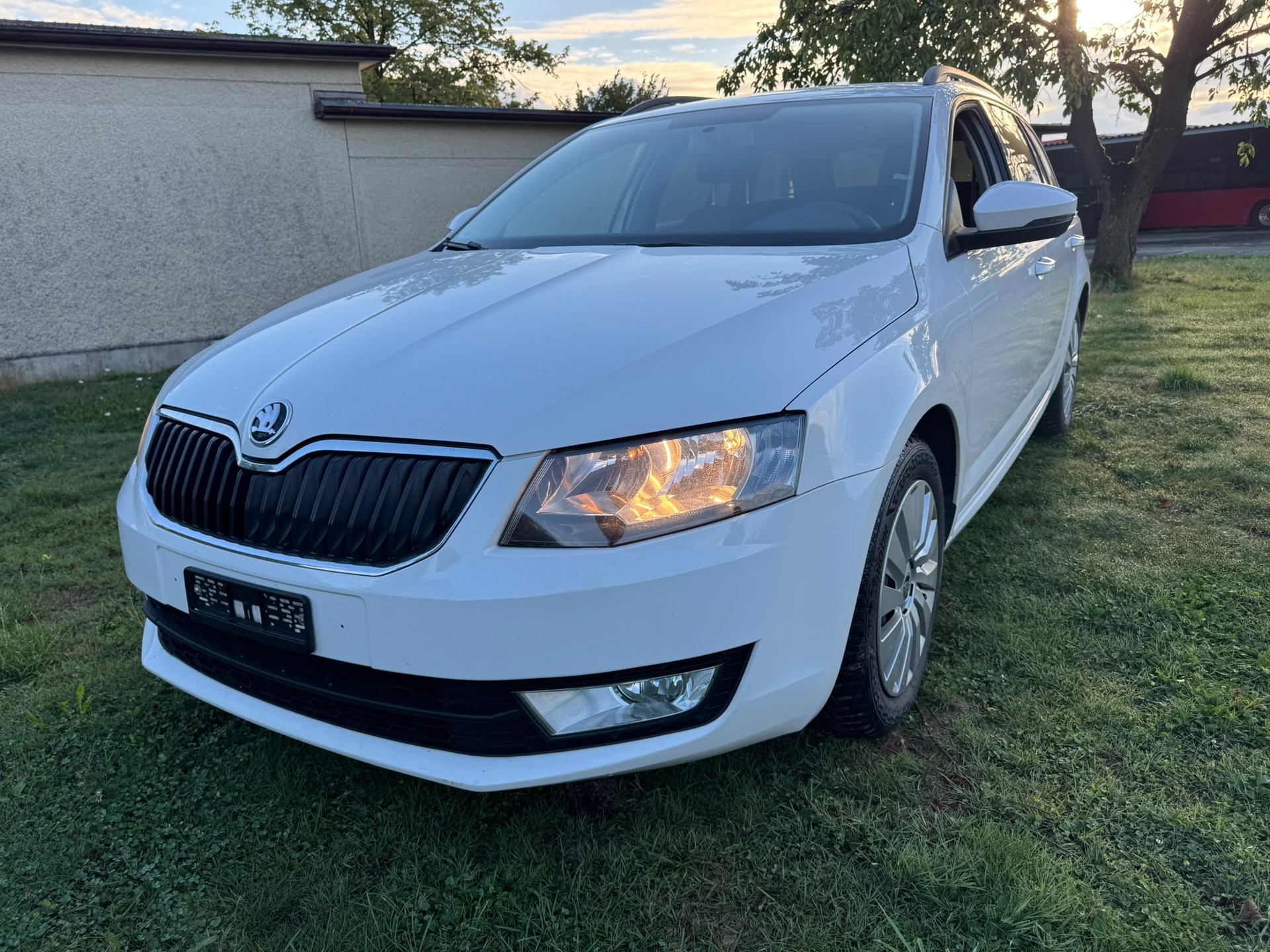 SKODA Octavia Combi 1.4 TSI Ambition DSG-image-0