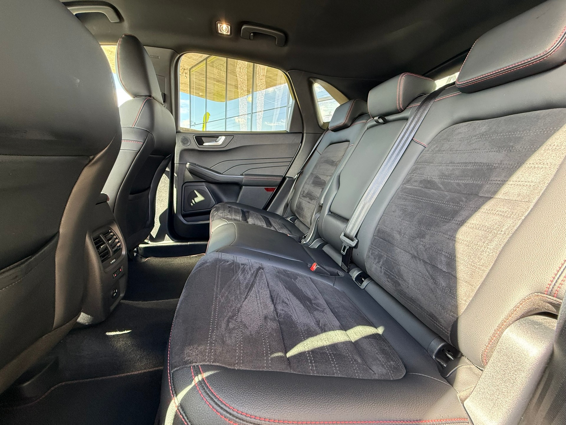 FORD Kuga 2.5 FHEV ST-Line X 4WD-image-7