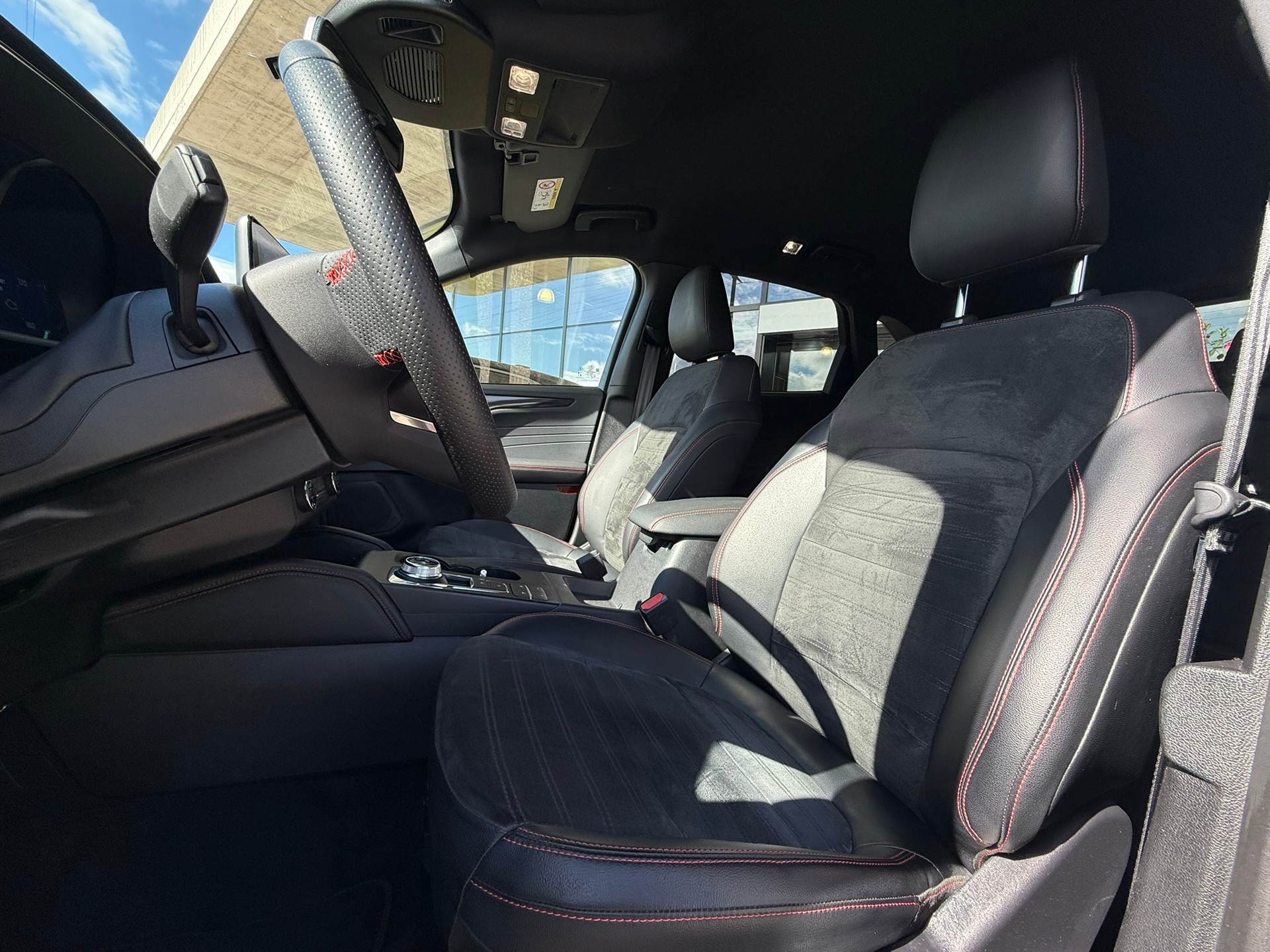 FORD Kuga 2.5 FHEV ST-Line X 4WD-image-6
