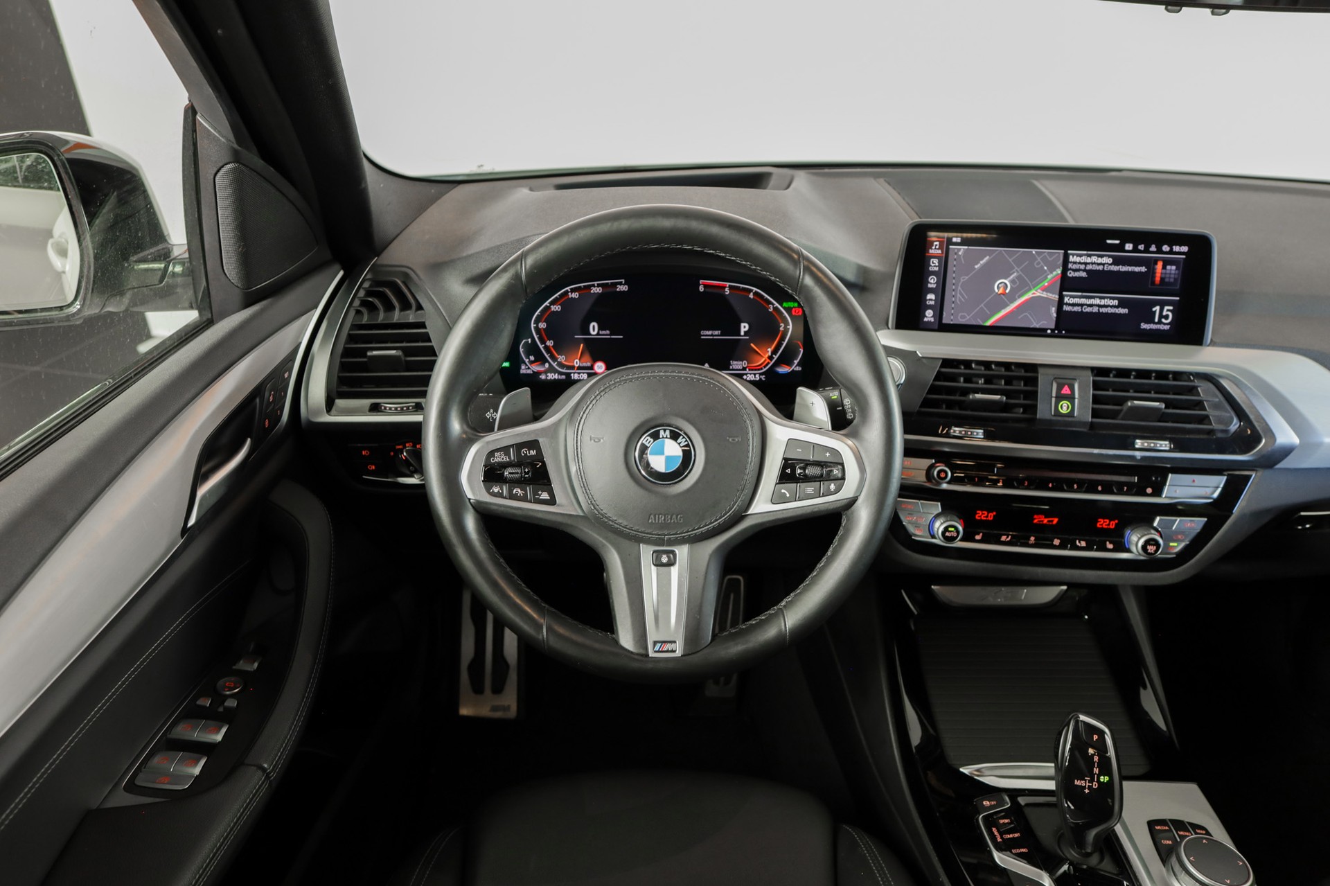 BMW X3 xDrive 20d Individual M Sport * Attelage * Driving Assistant Pro * HUD-image-11