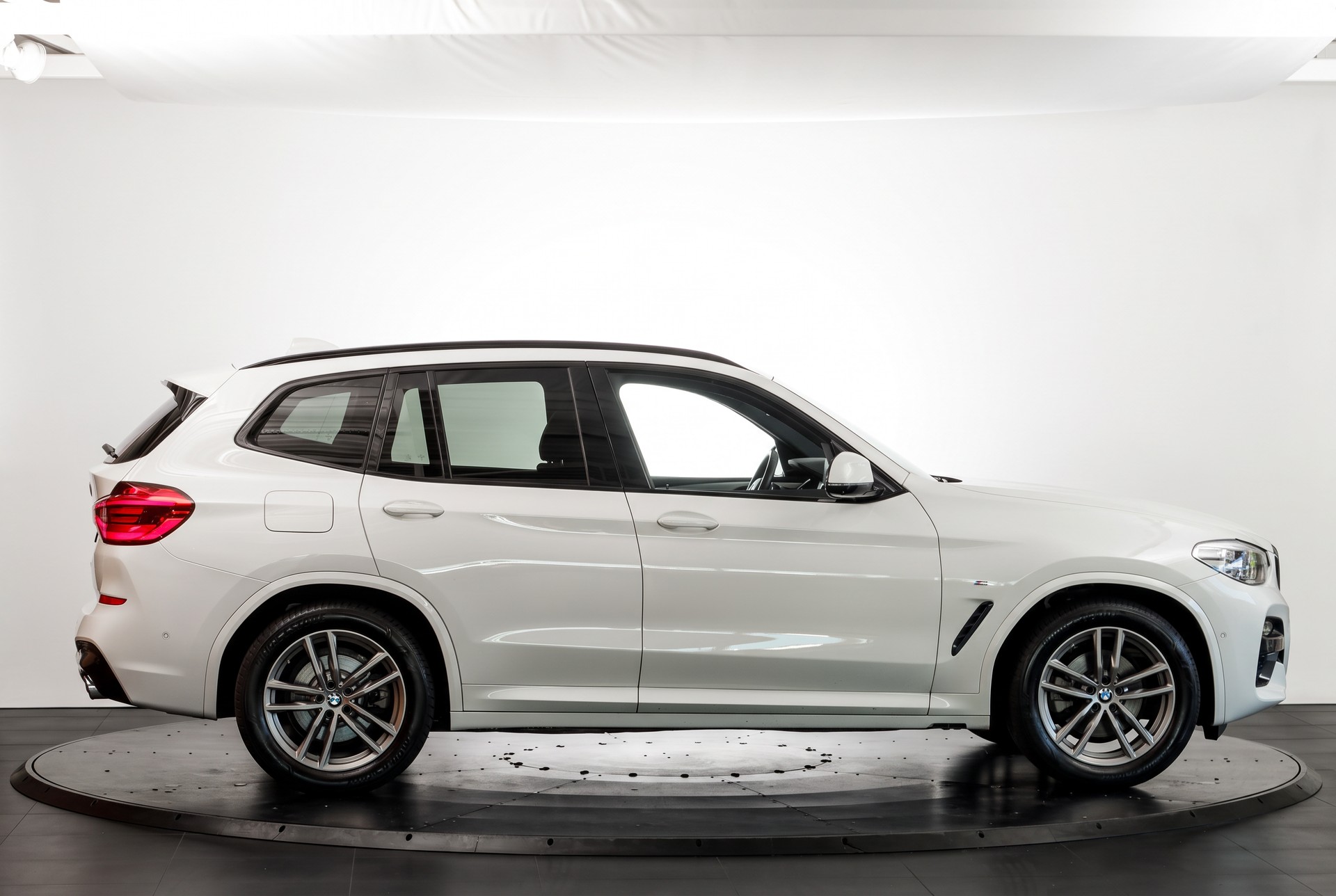 BMW X3 xDrive 20d Individual M Sport * Attelage * Driving Assistant Pro * HUD-image-5