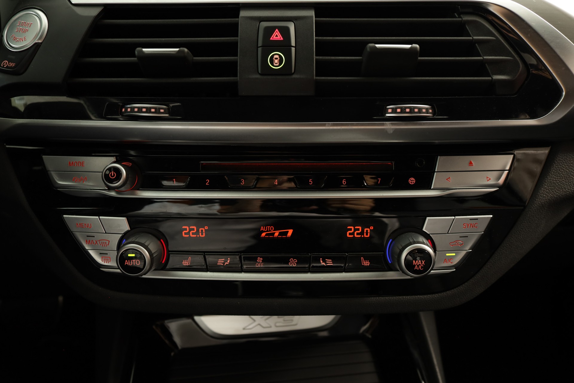 BMW X3 xDrive 20d Individual M Sport * Attelage * Driving Assistant Pro * HUD-image-15