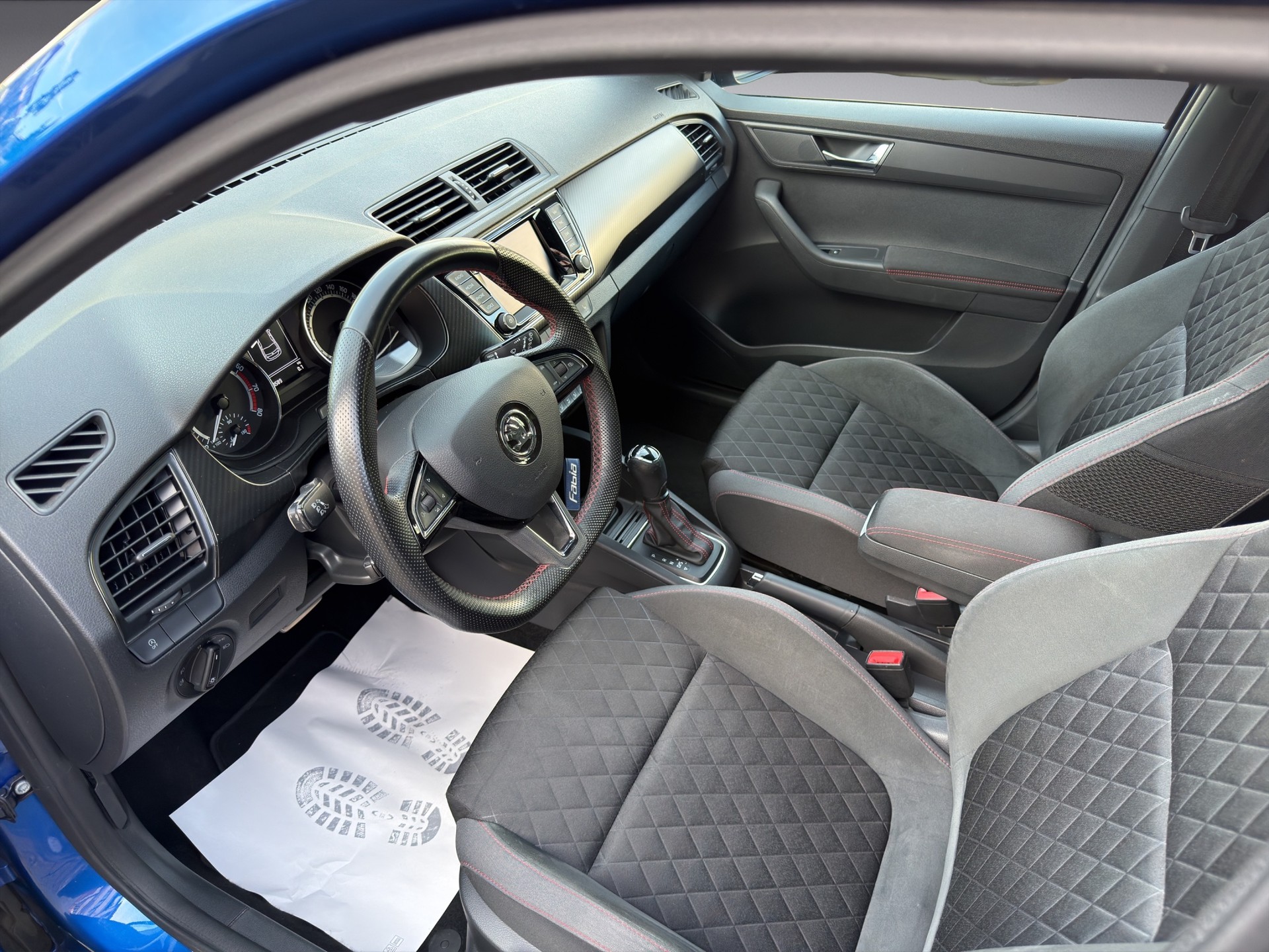 SKODA Fabia 1.0 TSI Monte Carlo DSG-image-8