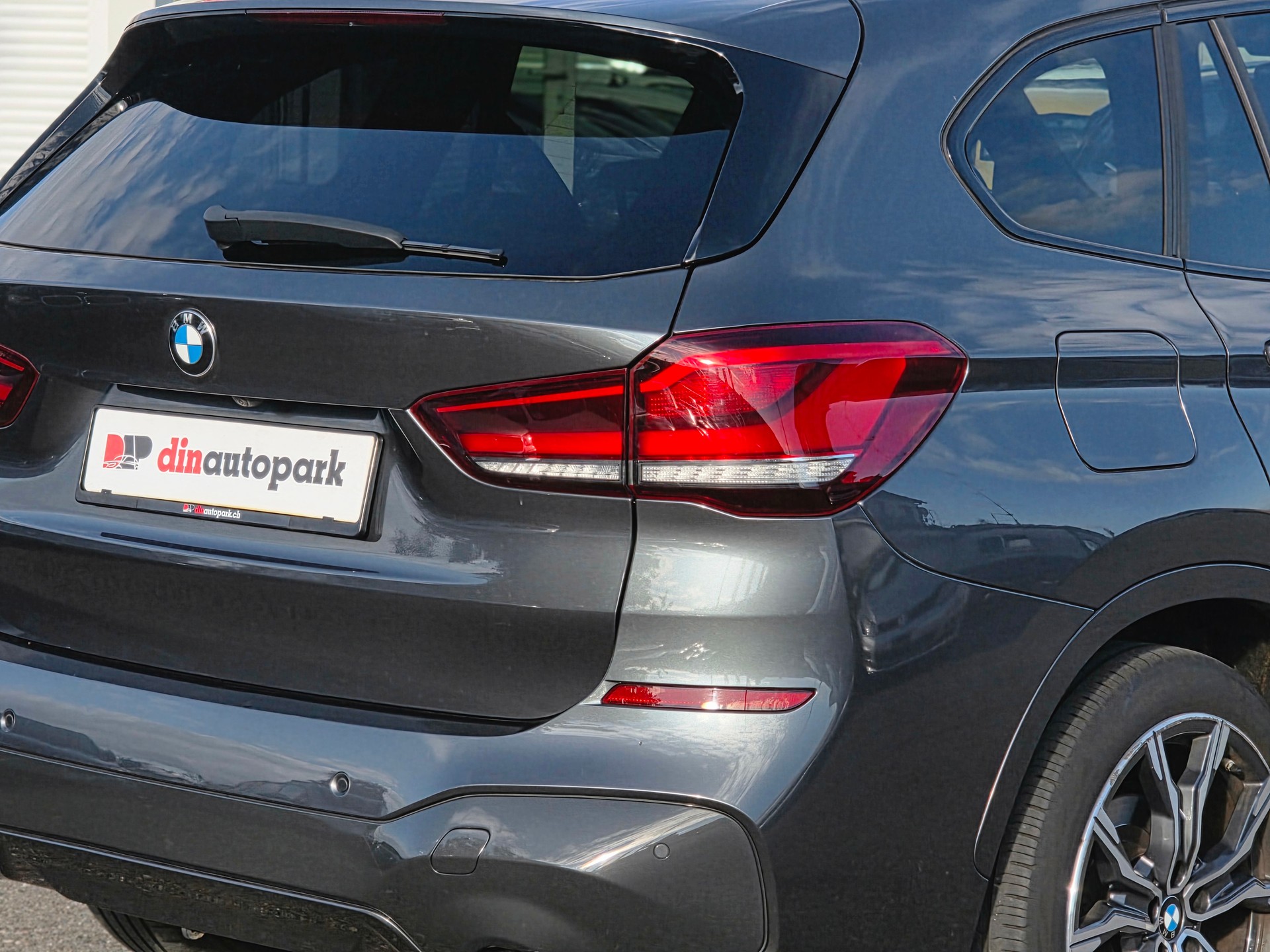 BMW X1 xDrive 20d M Sport Steptronic * CH-Fahrzeug * Top Ausstattung *-image-4