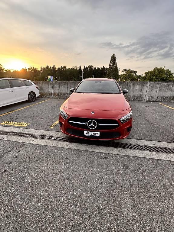 MERCEDES-BENZ A 180-image-0