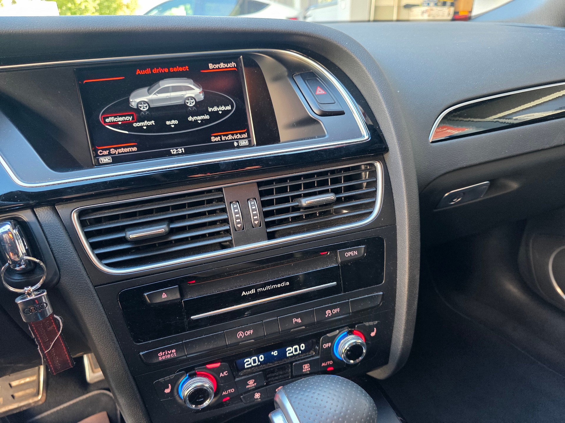 AUDI A4 Avant 3.0 TDI clean diesel quattro s-tronic-image-18