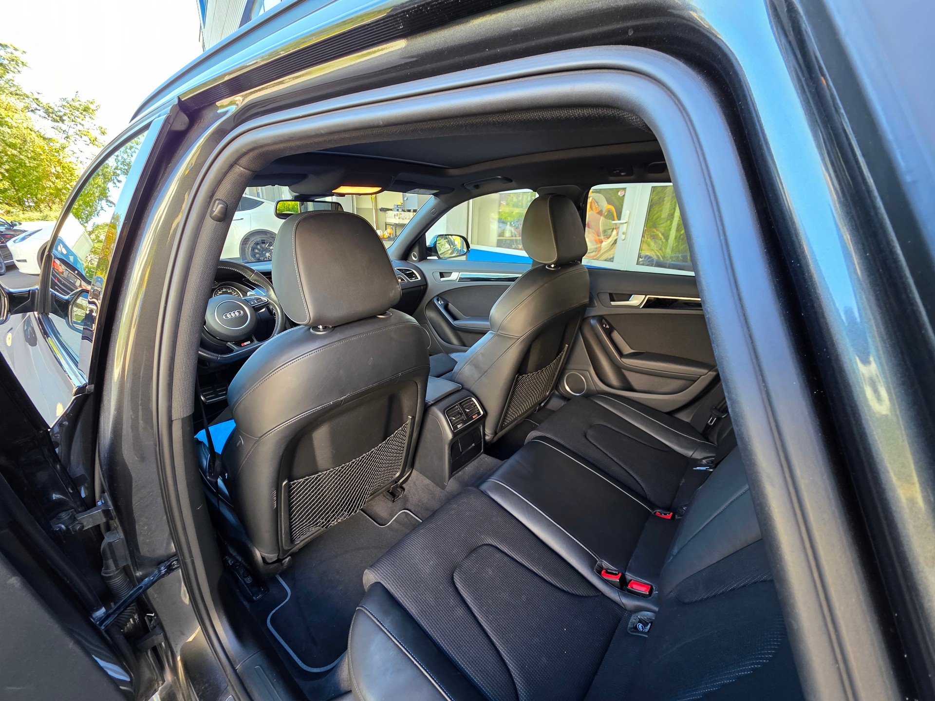 AUDI A4 Avant 3.0 TDI clean diesel quattro s-tronic-image-12