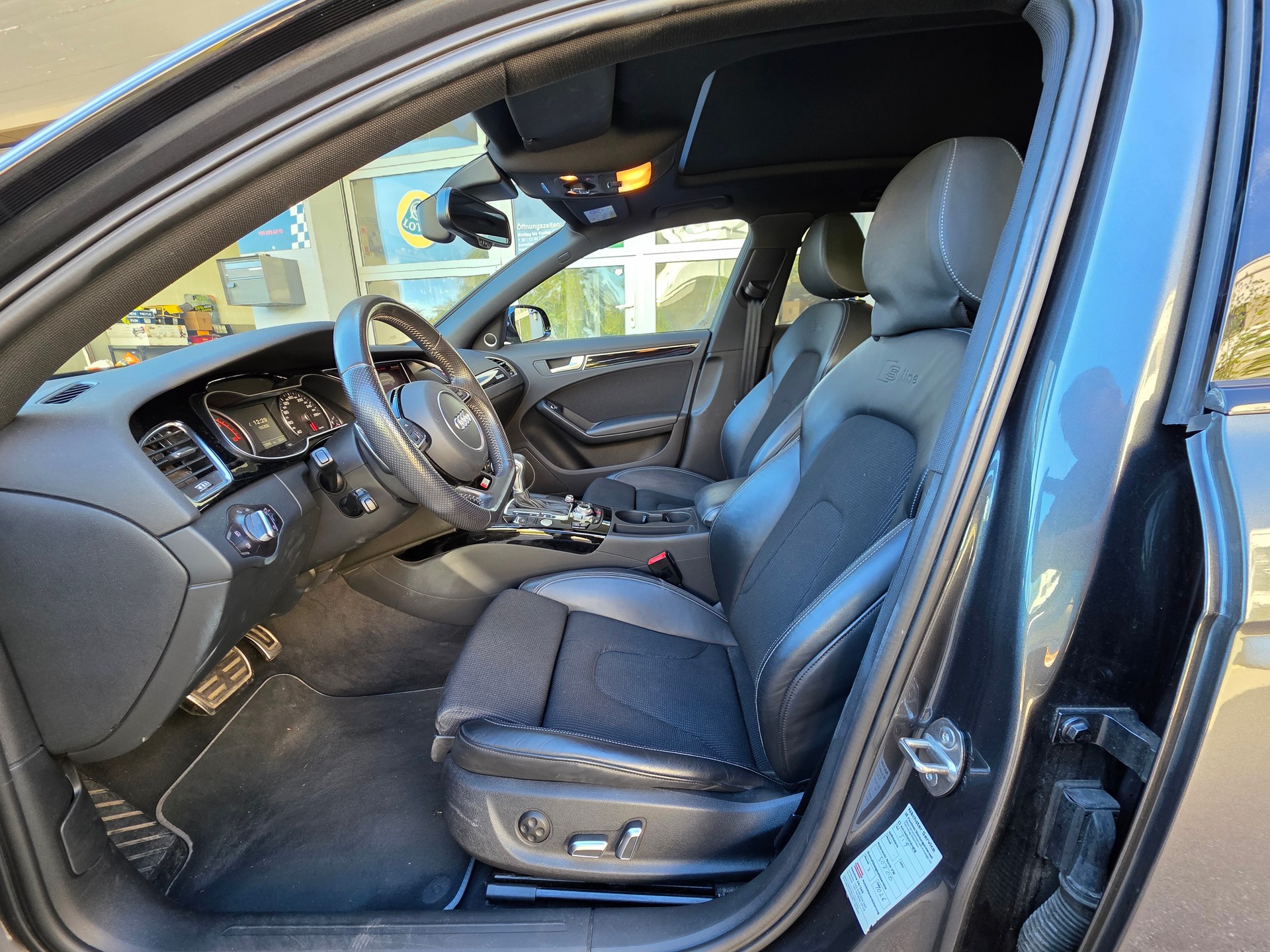 AUDI A4 Avant 3.0 TDI clean diesel quattro s-tronic-image-13
